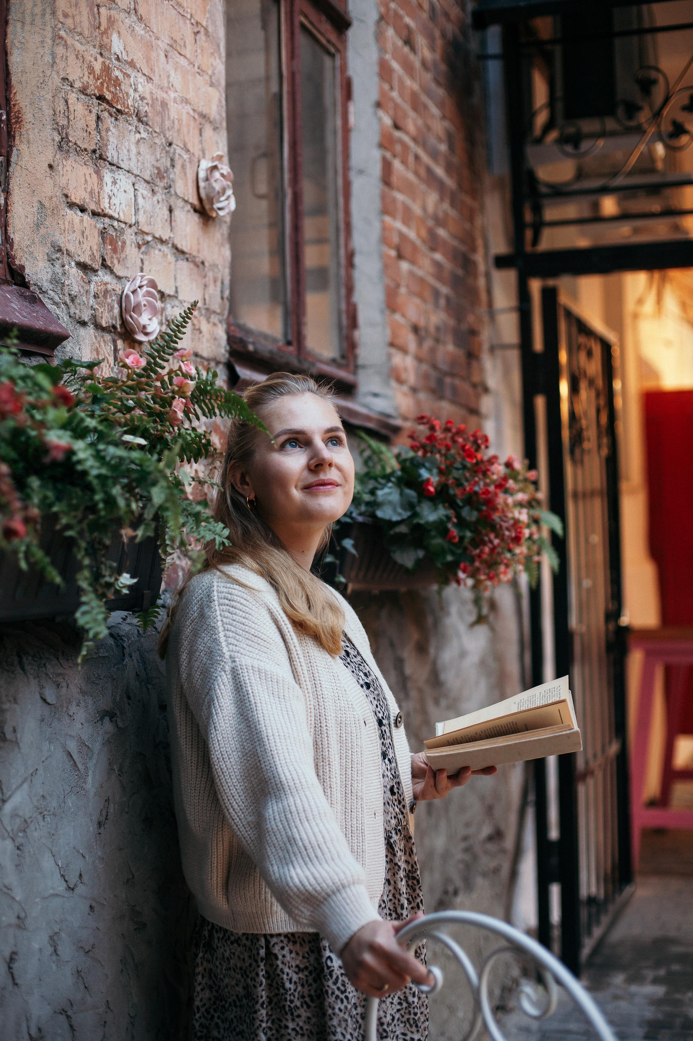 Аня, портреты в кафе. Семейный фотограф Трусова Евгения в Екатеринбурге