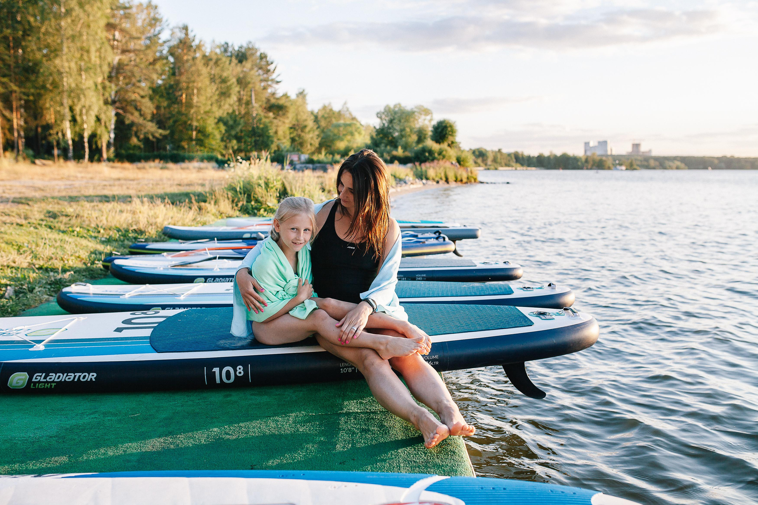 Маша и Юля на сапбордах. Семейный фотограф Трусова Евгения в Екатеринбурге