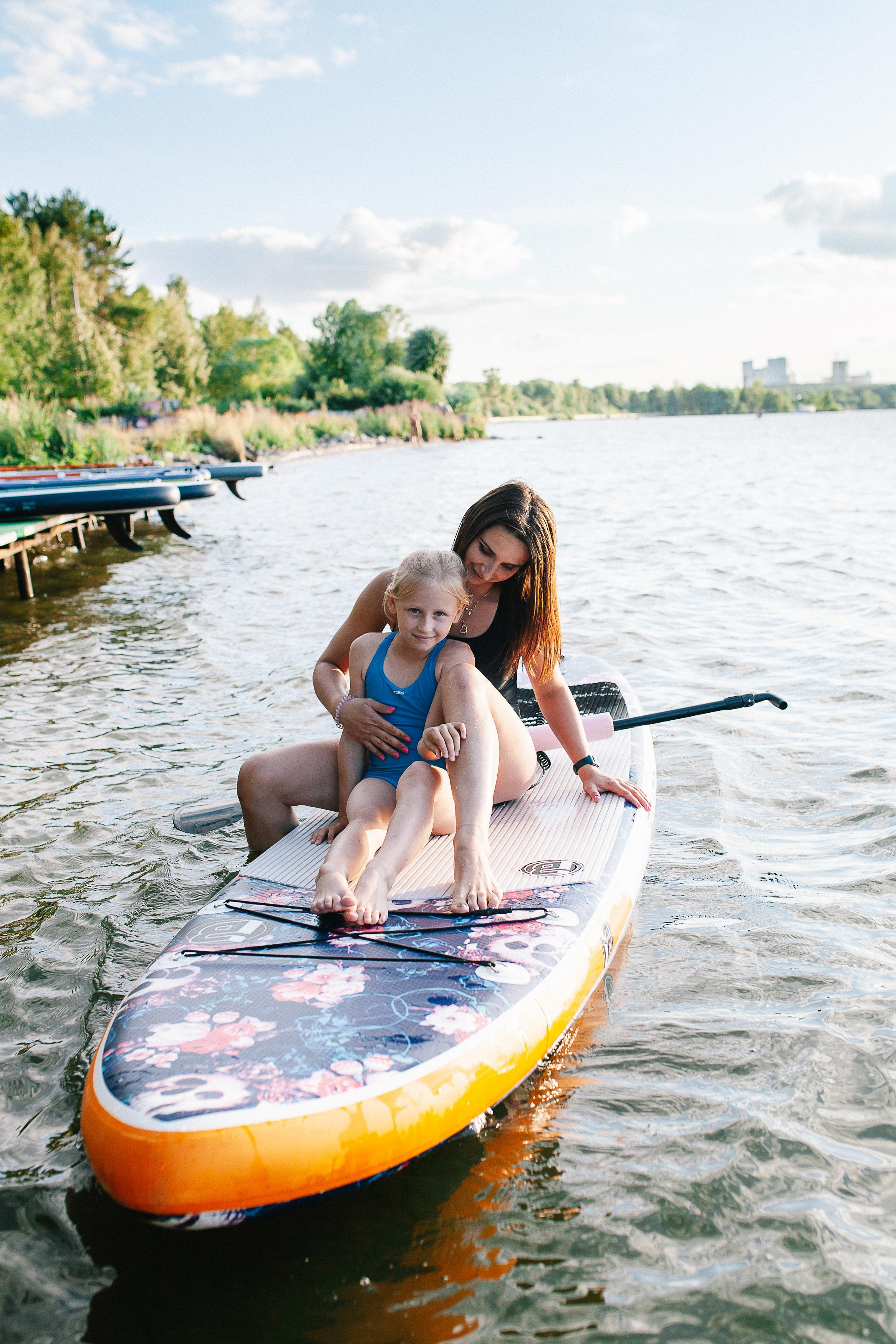 Маша и Юля на сапбордах. Семейный фотограф Трусова Евгения в Екатеринбурге