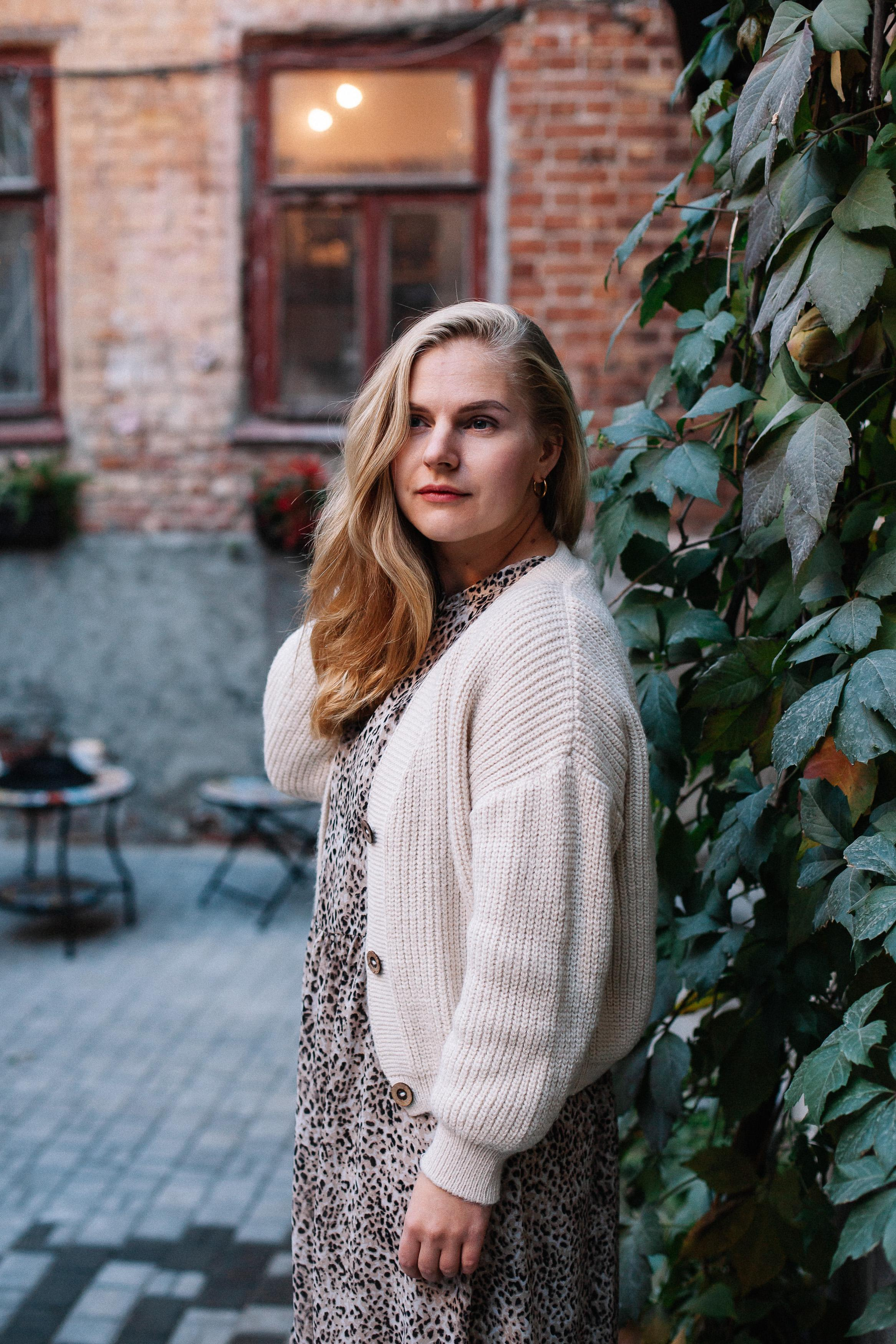 Аня, портреты в кафе. Семейный фотограф Трусова Евгения в Екатеринбурге