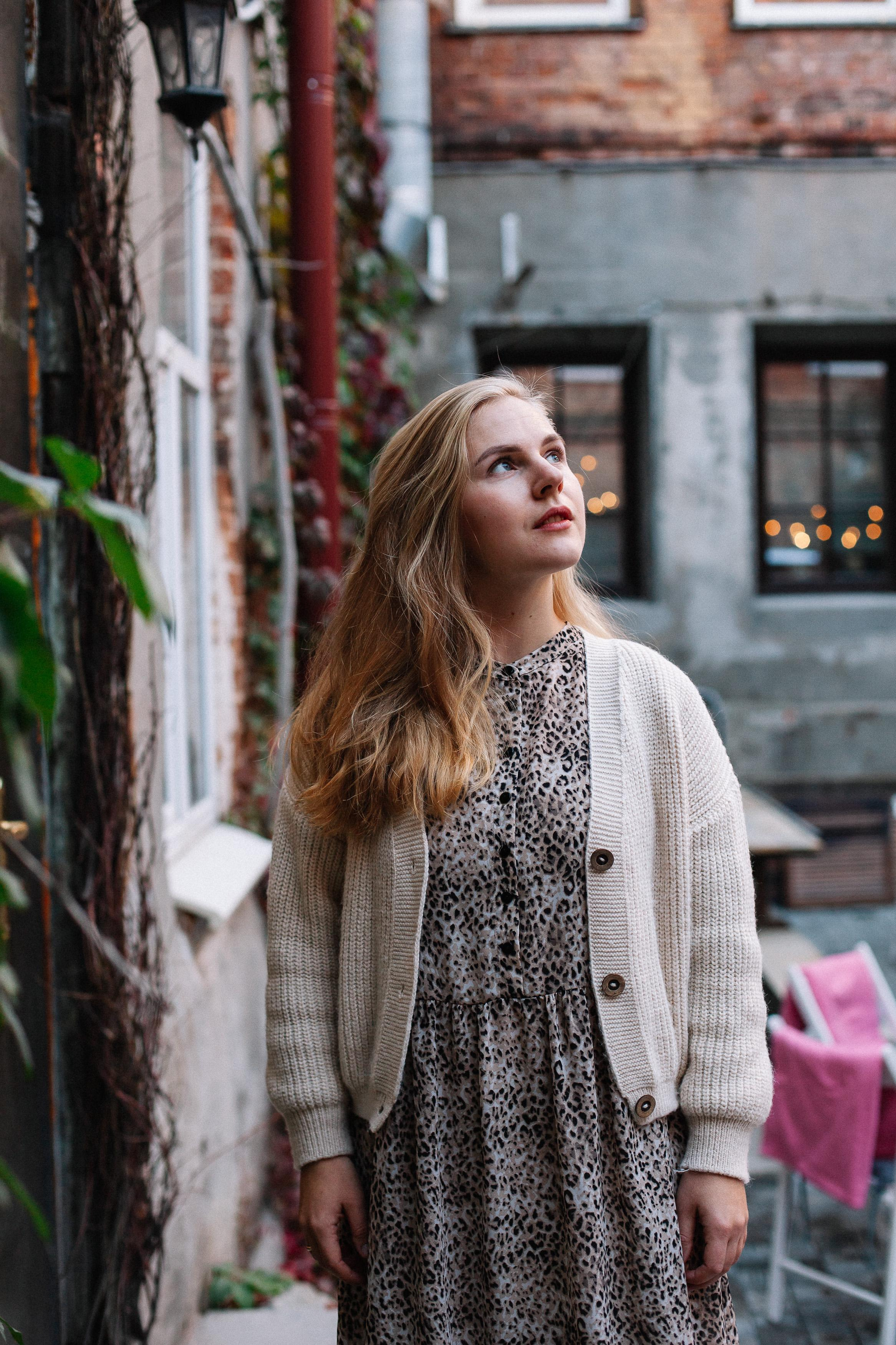 Аня, портреты в кафе. Семейный фотограф Трусова Евгения в Екатеринбурге