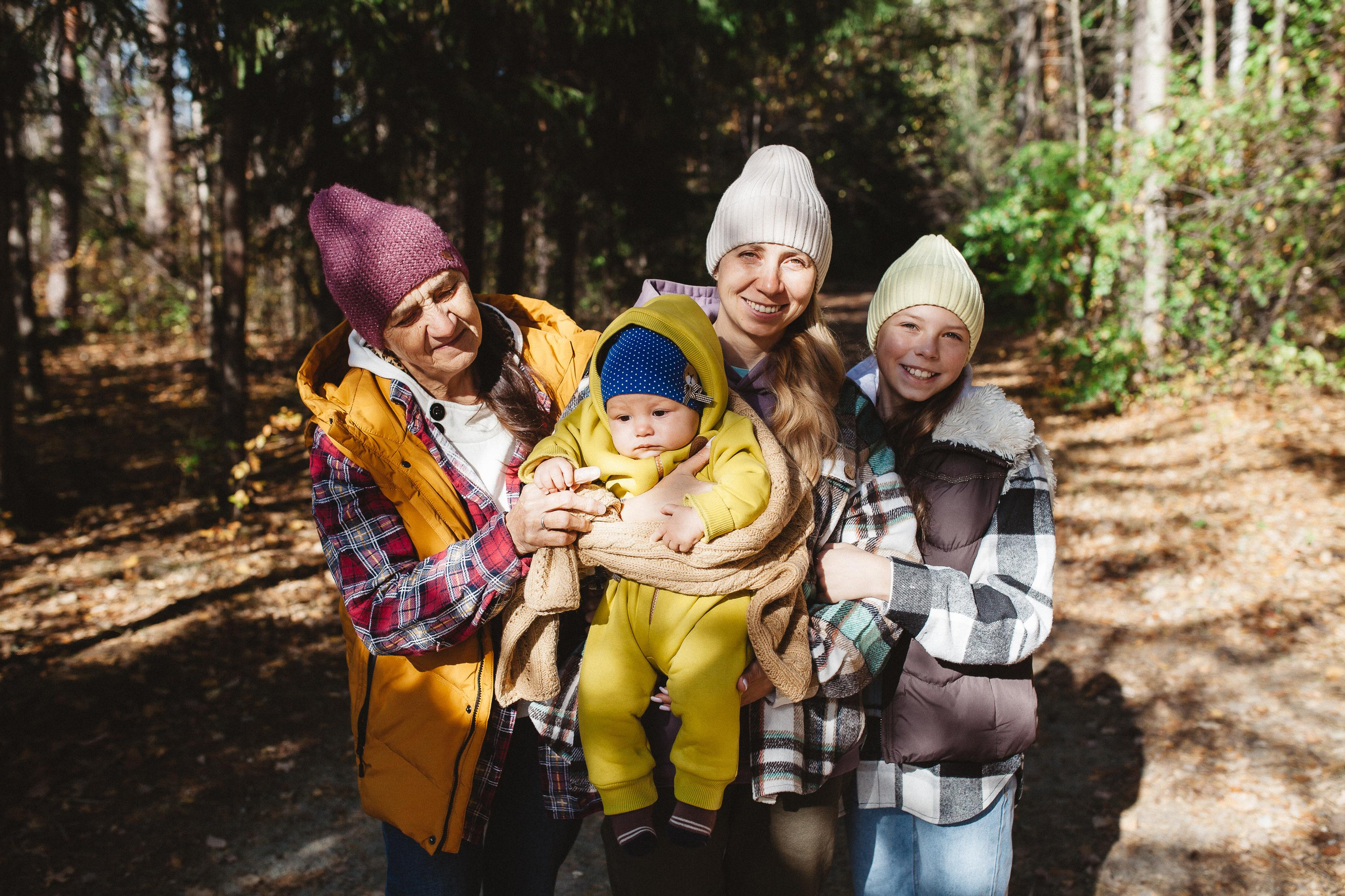 Антон, Надя, Даша, Лёва, бабушка и Циркон. Семейный фотограф Трусова Евгения в Екатеринбурге