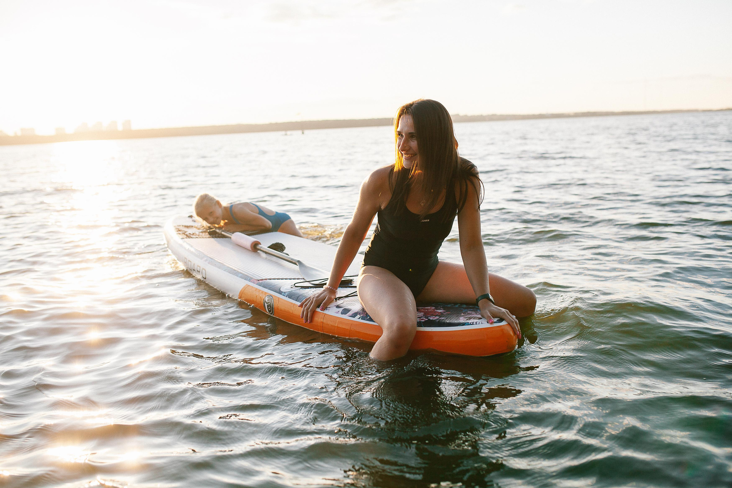 Маша и Юля на сапбордах. Семейный фотограф Трусова Евгения в Екатеринбурге