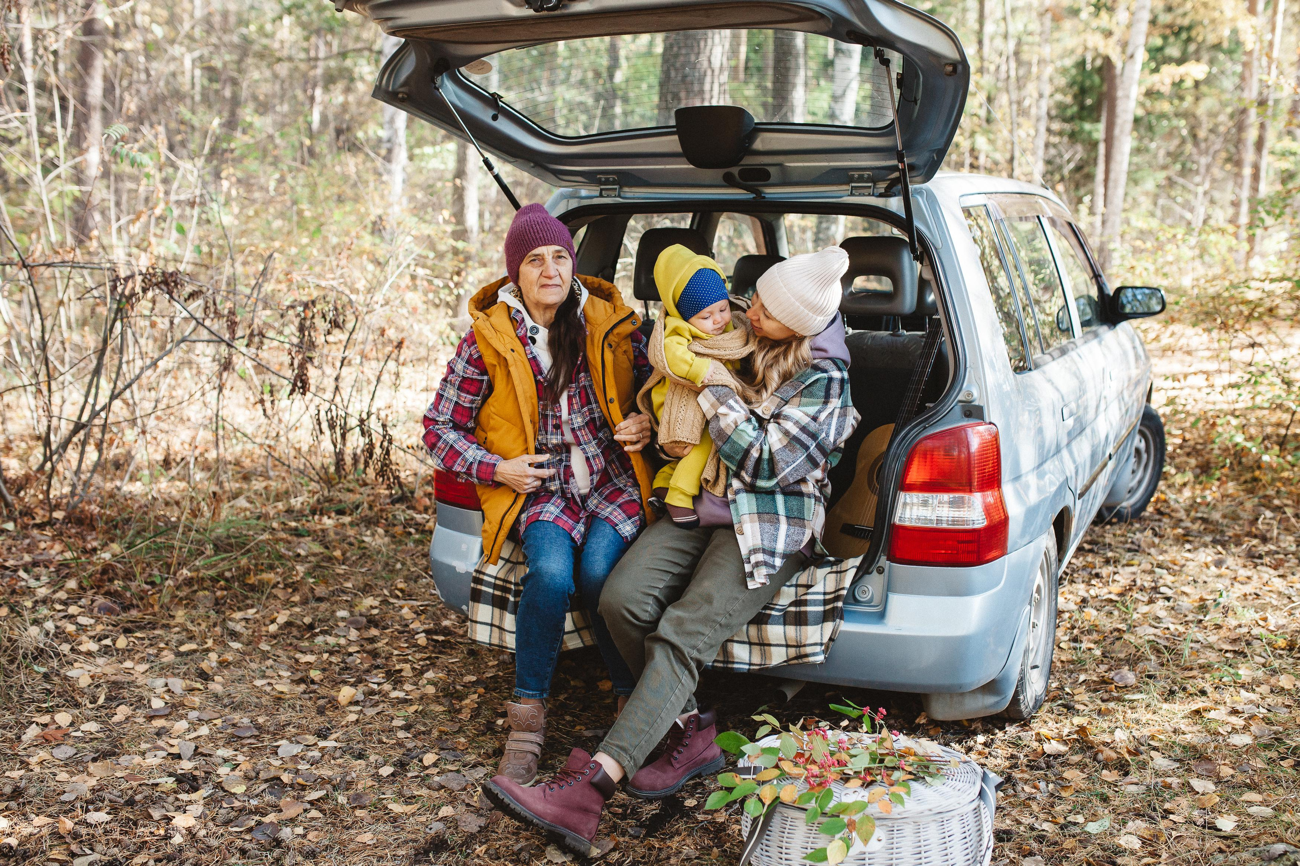 Антон, Надя, Даша, Лёва, бабушка и Циркон. Семейный фотограф Трусова Евгения в Екатеринбурге