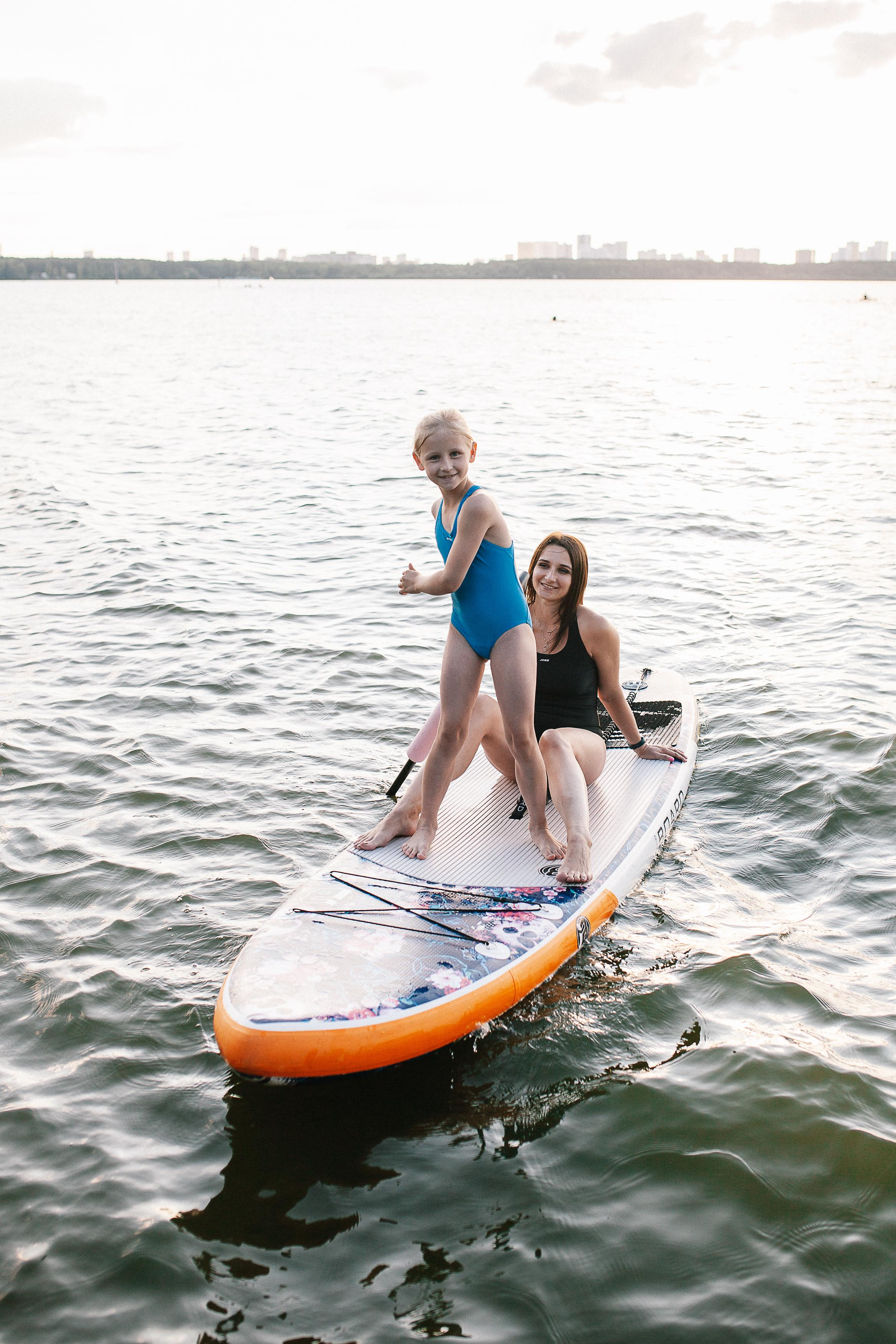 Маша и Юля на сапбордах. Семейный фотограф Трусова Евгения в Екатеринбурге