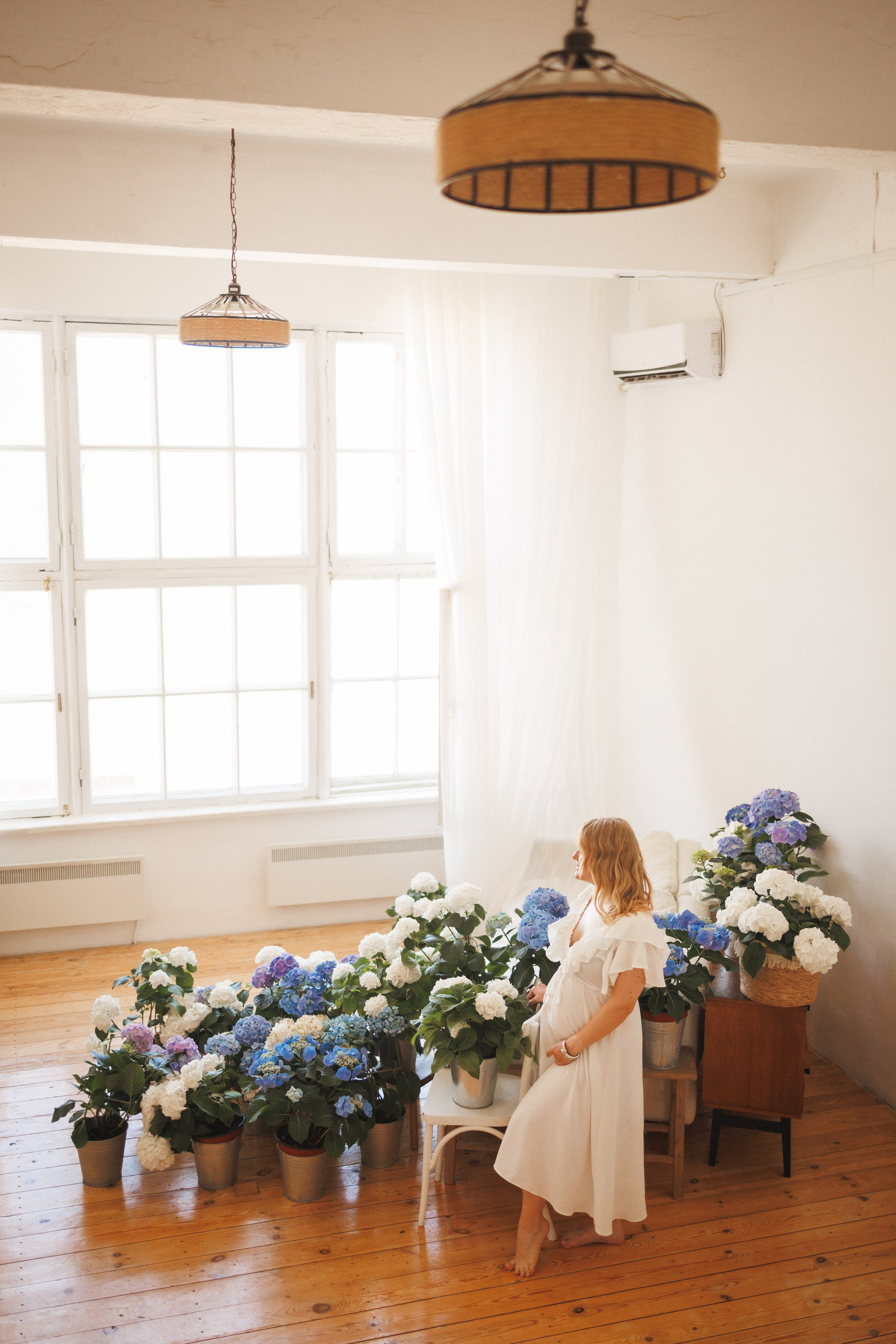 Фотосессия с живыми цветами Гортензии в фотостудии Space JOBS, город Краснодар. Семейный и детский фотограф в Краснодаре Анна Трашкова