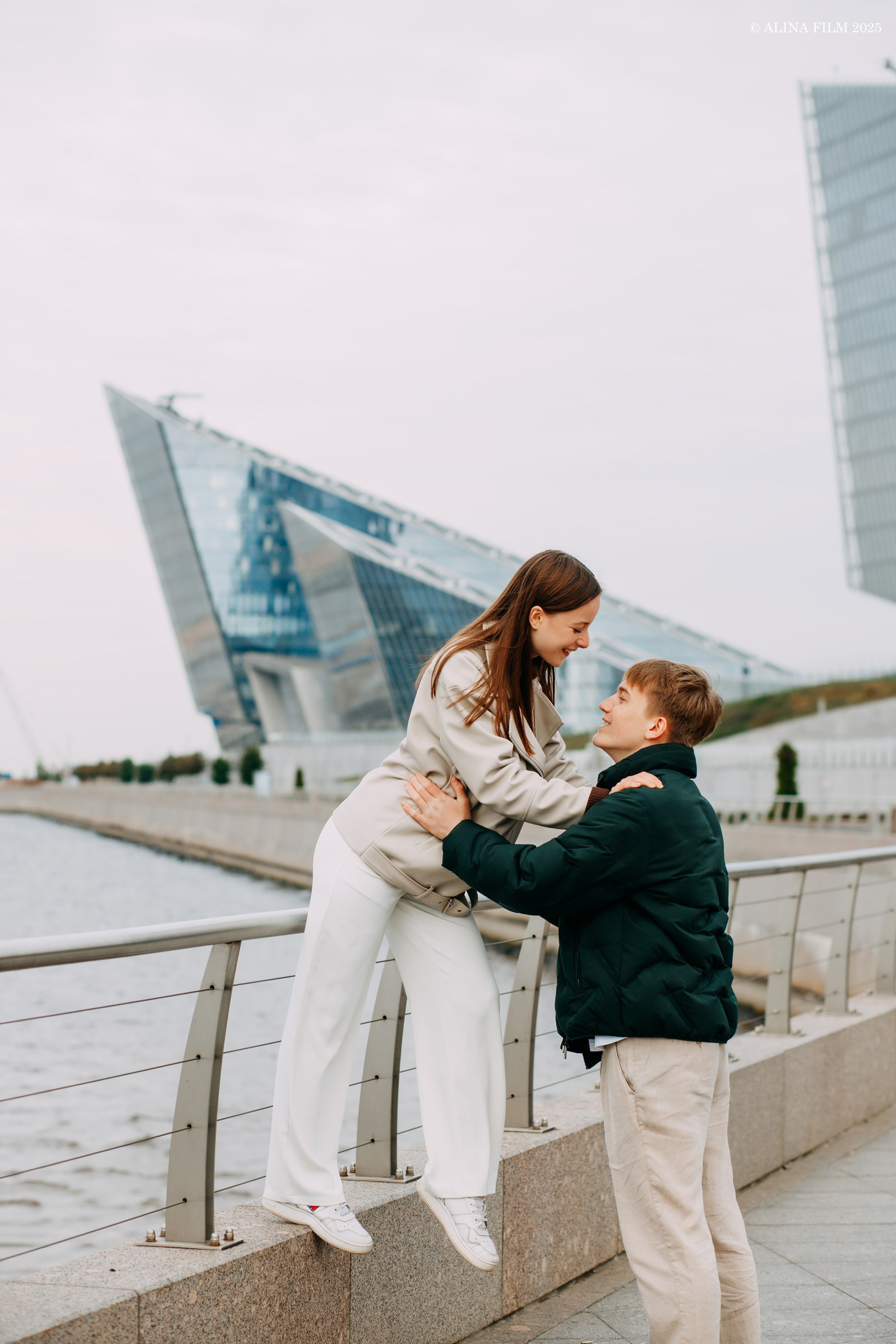 Фотосессия у Лахты (лавстори). Фотограф в Санкт-Петербурге Alina Film