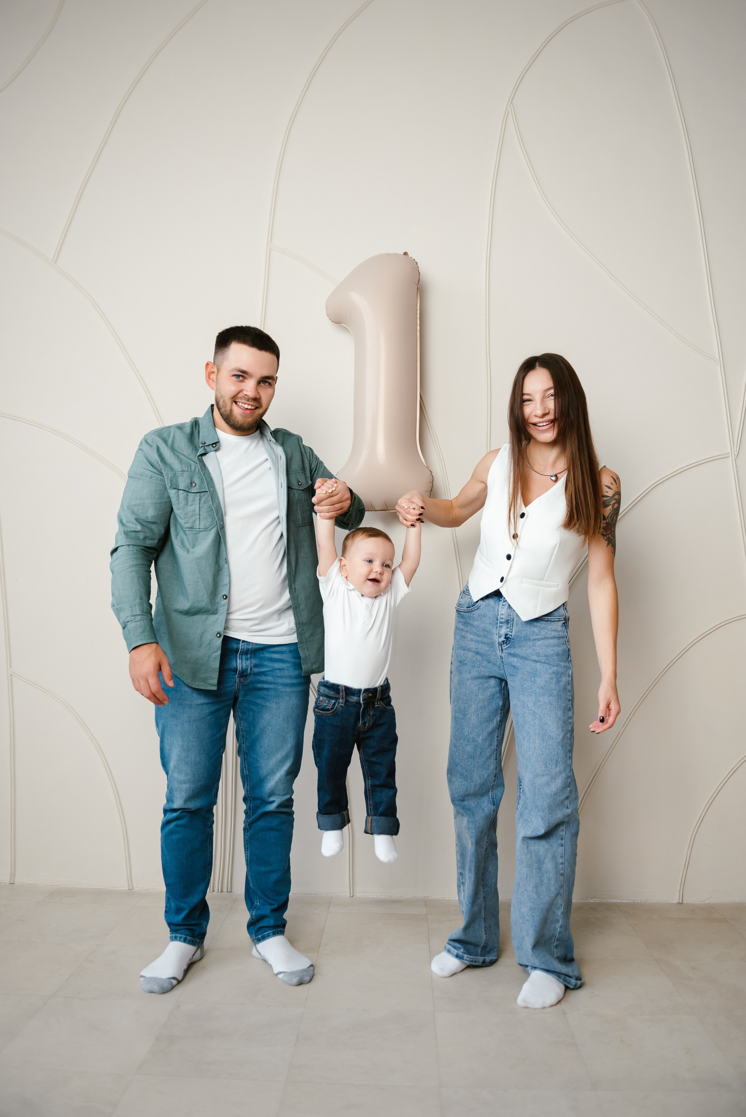 Семейная фотосессия в студии WOOD Кемерово