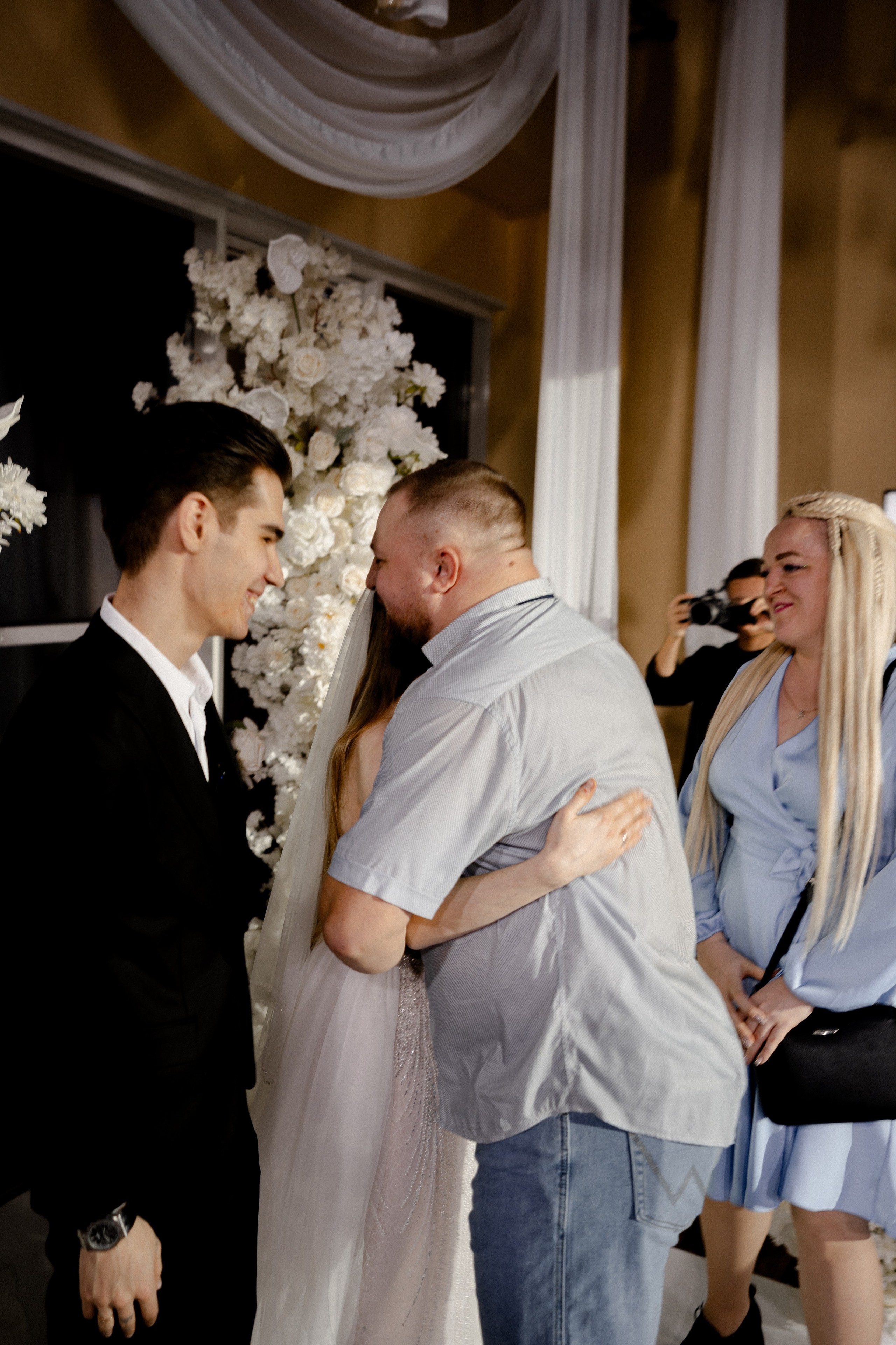 СВАДЕБНАЯ СЬЕМКА СБОРОВ В ОТЕЛЕ И ВЫЕЗД НА ЦЕРЕМОНИЮ (СНЯТО В СИБИРЕ В НИЖНЕВАРТОВСКЕ). Профессиональный фотограф, Санкт-Петербург — Виктория Богомолова