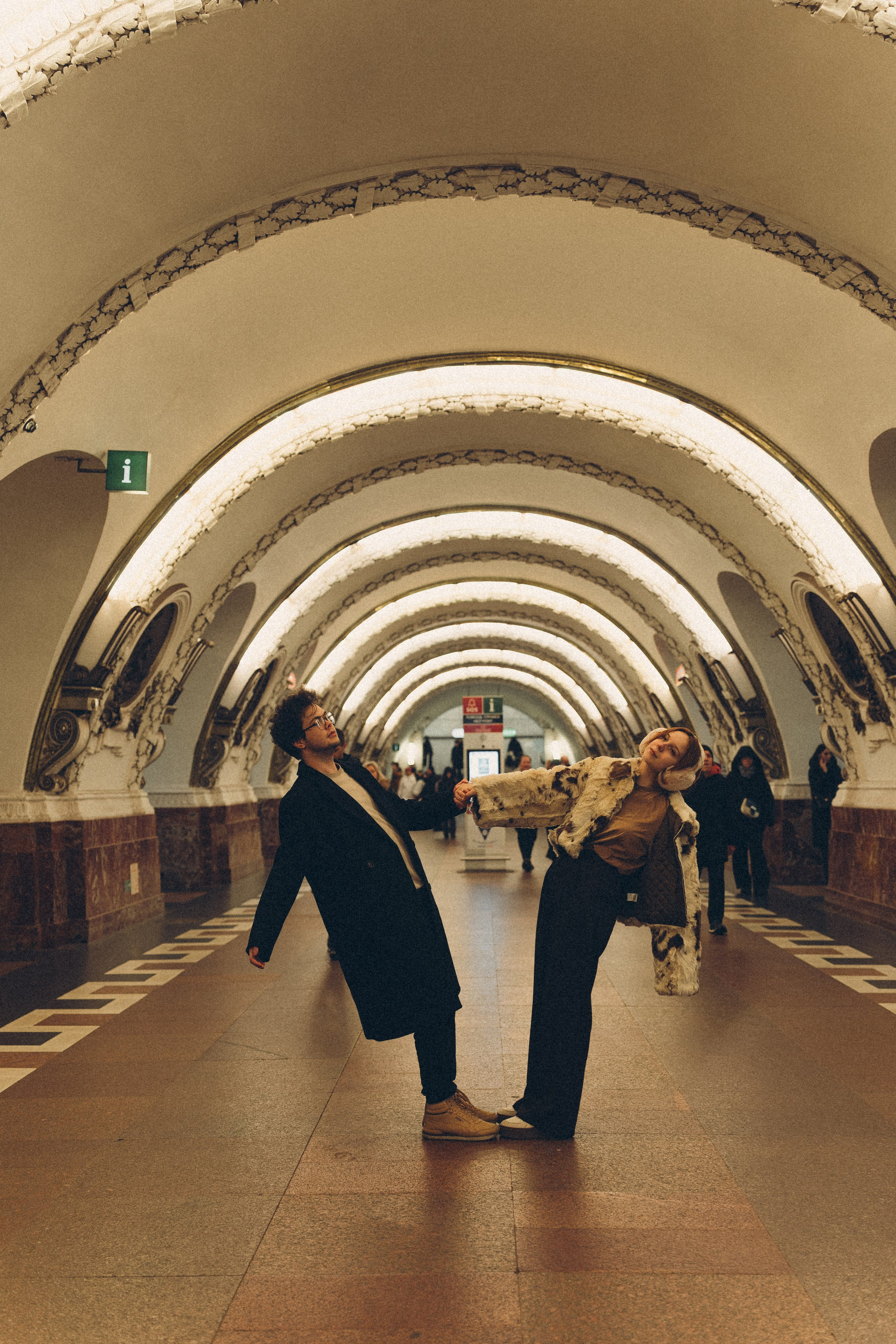 НОВОГОДНЯЯ ФОТОСЕСИИЯ ПАРЫ В МЕТРО ЛЮБОВЬ. Профессиональный фотограф, Санкт-Петербург — Виктория Богомолова
