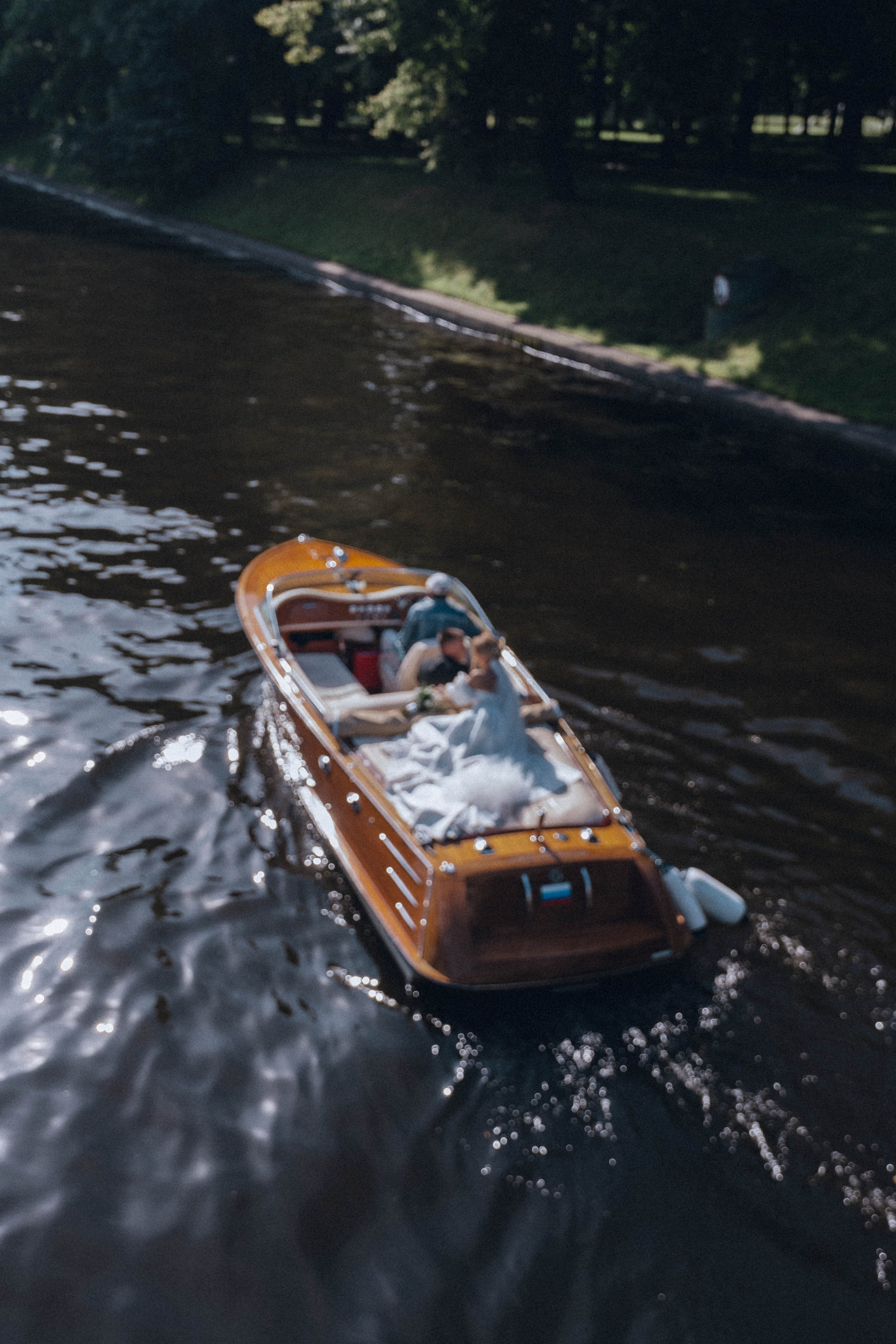 СВАДЕНБНАЯ СЬЕМКА НА КАТЕРЕ ПО КАНАЛАМ САНКТ-ПЕТЕРБУРГА И В АКВАТОРИИ НЕВЫ. Профессиональный фотограф, Санкт-Петербург — Виктория Богомолова