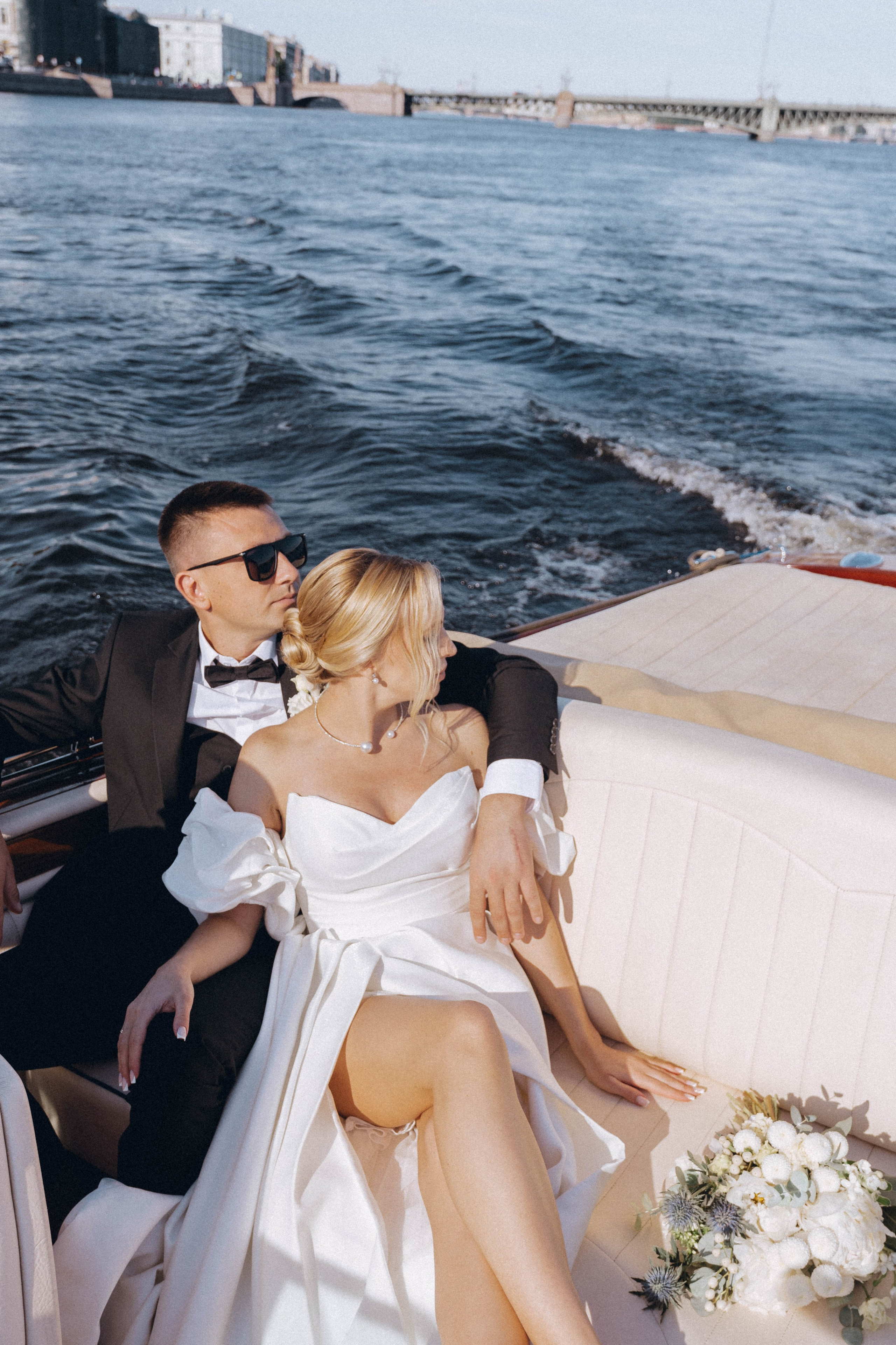 СВАДЕНБНАЯ СЬЕМКА НА КАТЕРЕ ПО КАНАЛАМ САНКТ-ПЕТЕРБУРГА И В АКВАТОРИИ НЕВЫ. Профессиональный фотограф, Санкт-Петербург — Виктория Богомолова