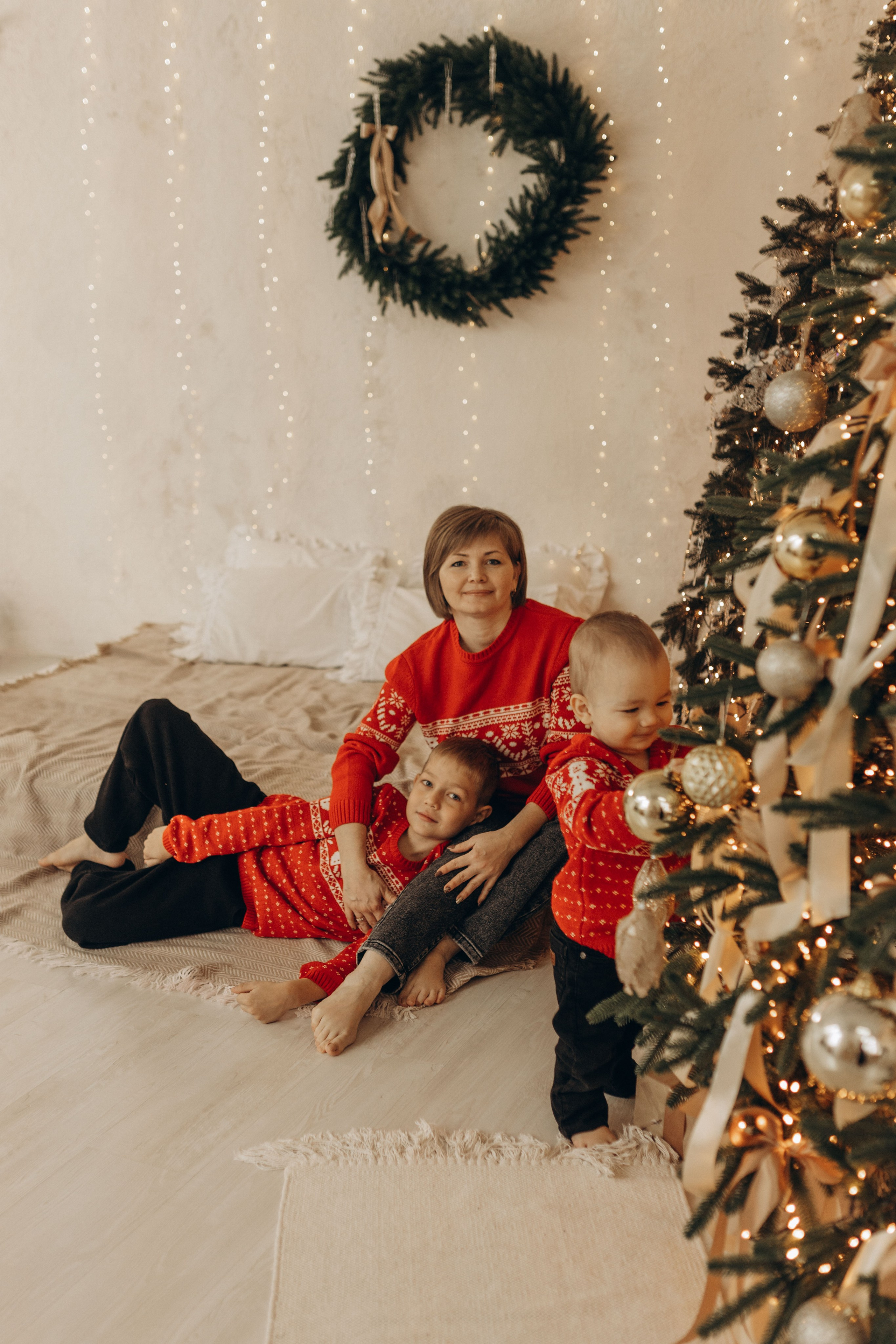 Яркий новый год мама и 2 сыночка. Фотограф в Ставрополе Svetlana Matveeva