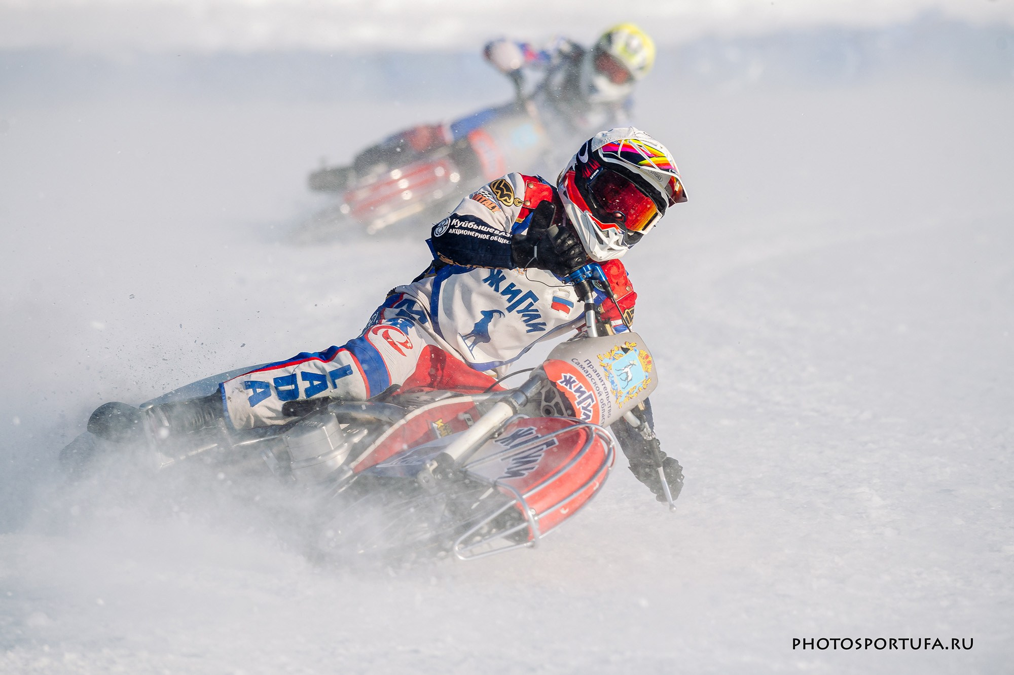 Мотогонку на льду. Спортивный фотограф в Уфе Евгений Буров
