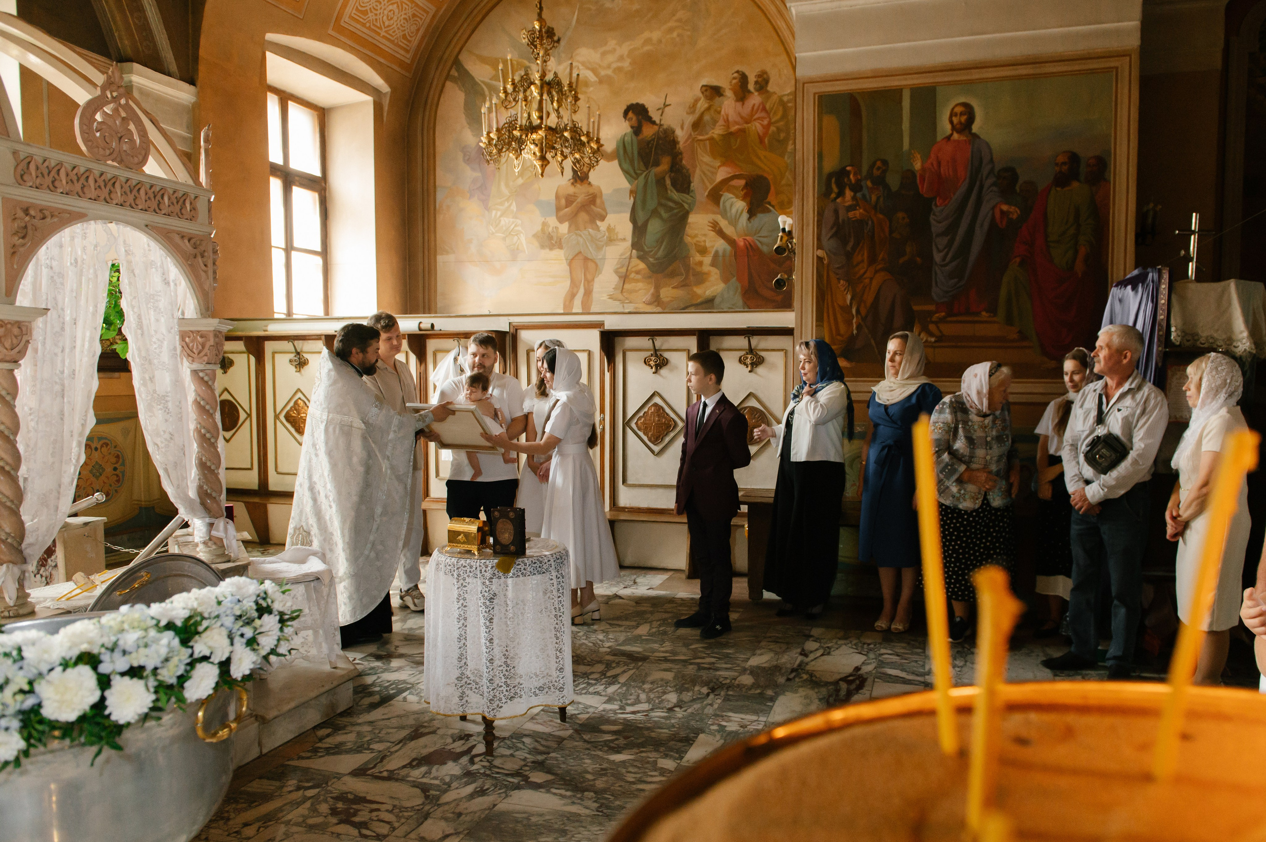 Фотограф на крещение. Фотосессия таинства крещения. Храм Воскресения Словущего в Даниловской Слободе. Семейный и свадебный фотограф в Москве Татьяна Николаева