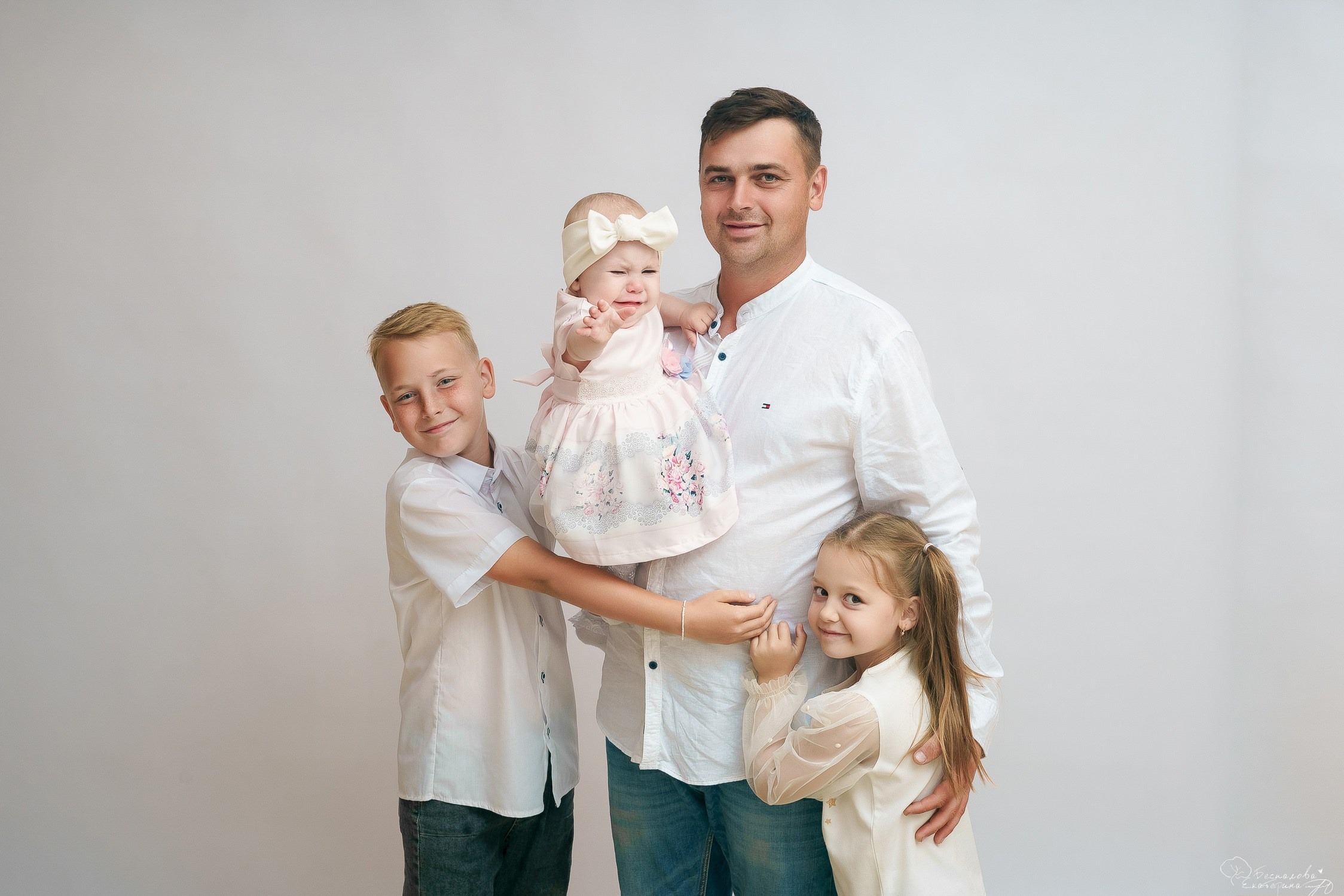 Семейные на бумажном фоне. Фотограф новорожденных в г. Павлово Беспалова Екатерина