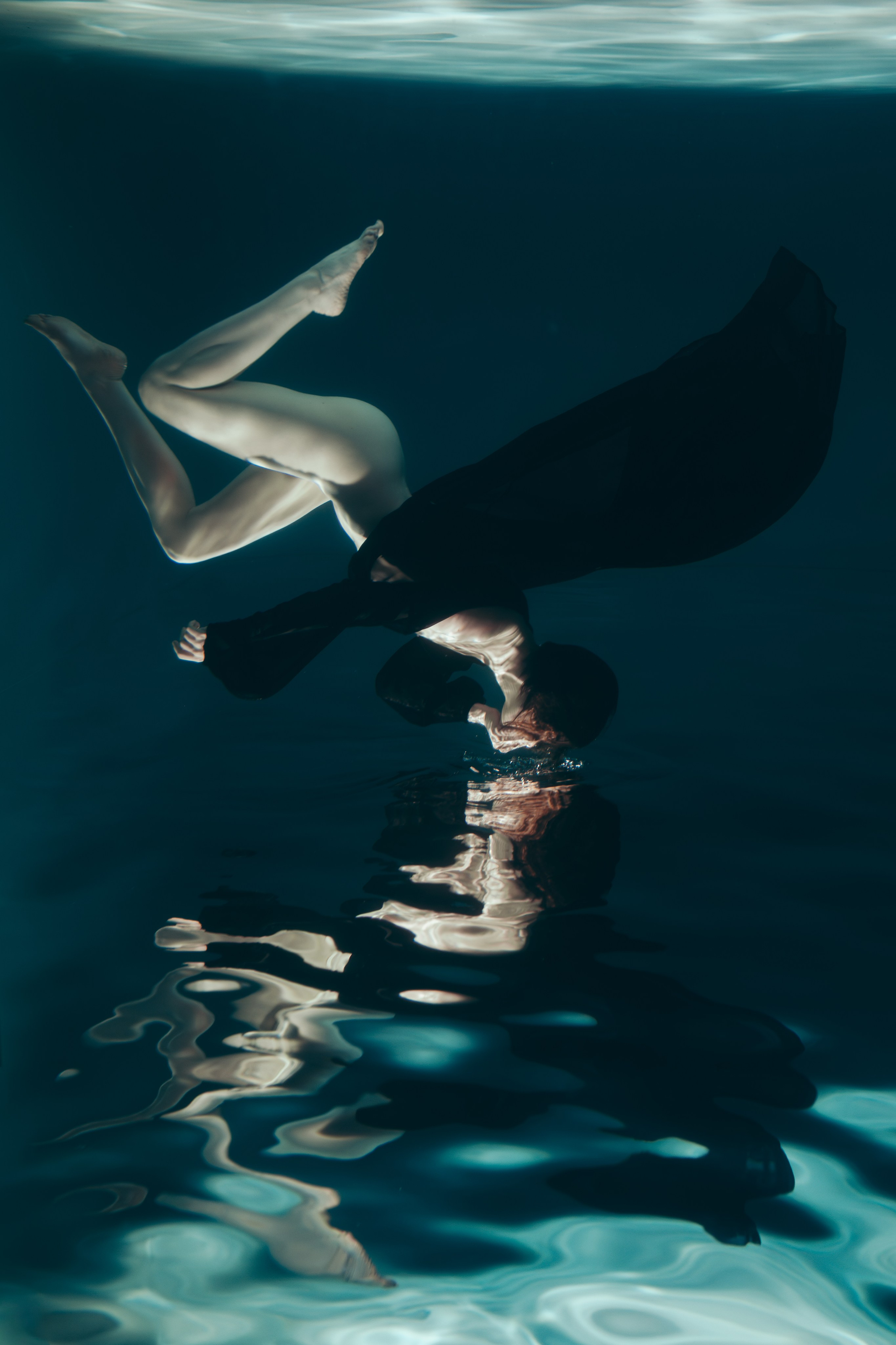 Женская психологическая съёмка под водой. Фотоведьма Дарья Нечинская