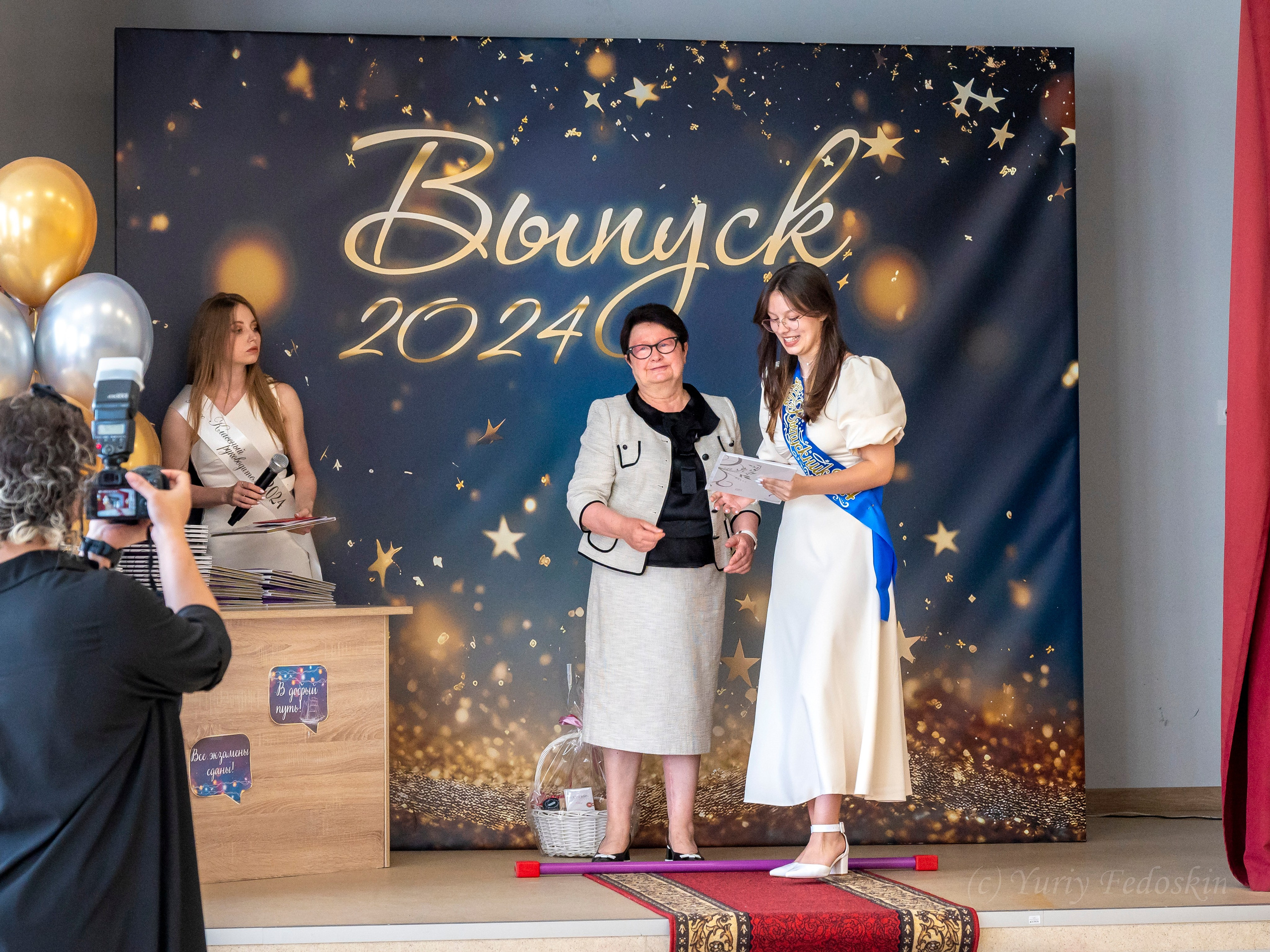 Репортаж о выпускном 9 классов в школе № 7 города Королёва, 26.06.24г. Профессиональный фотограф интерьеров в Москве Юрий Федоскин