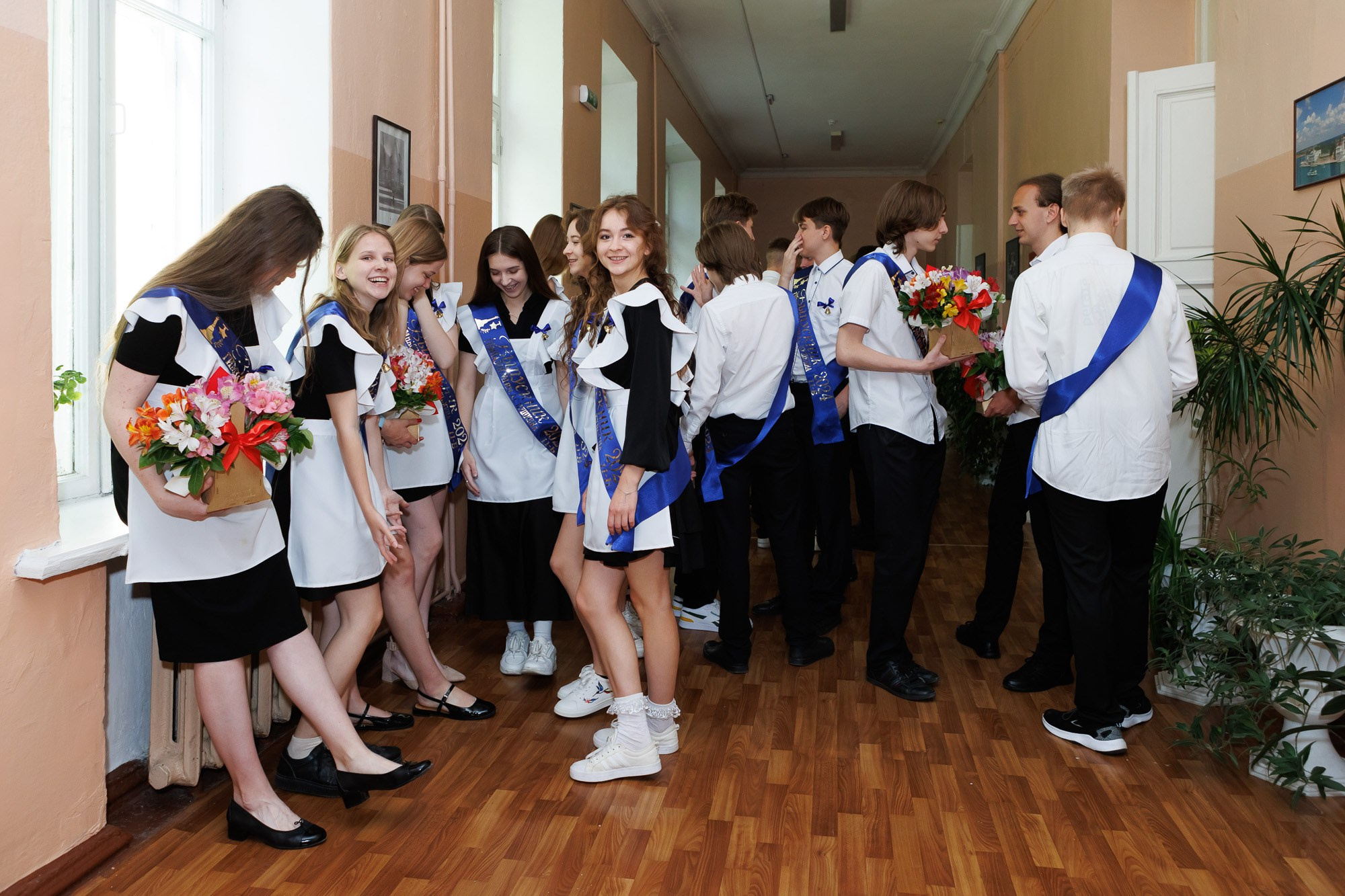 Последний звонок в Гимназии № 1, г. Севастополь. Свадебный фотограф, фотосъемка в Крыму, Севастополе, Симферополе, Ялте