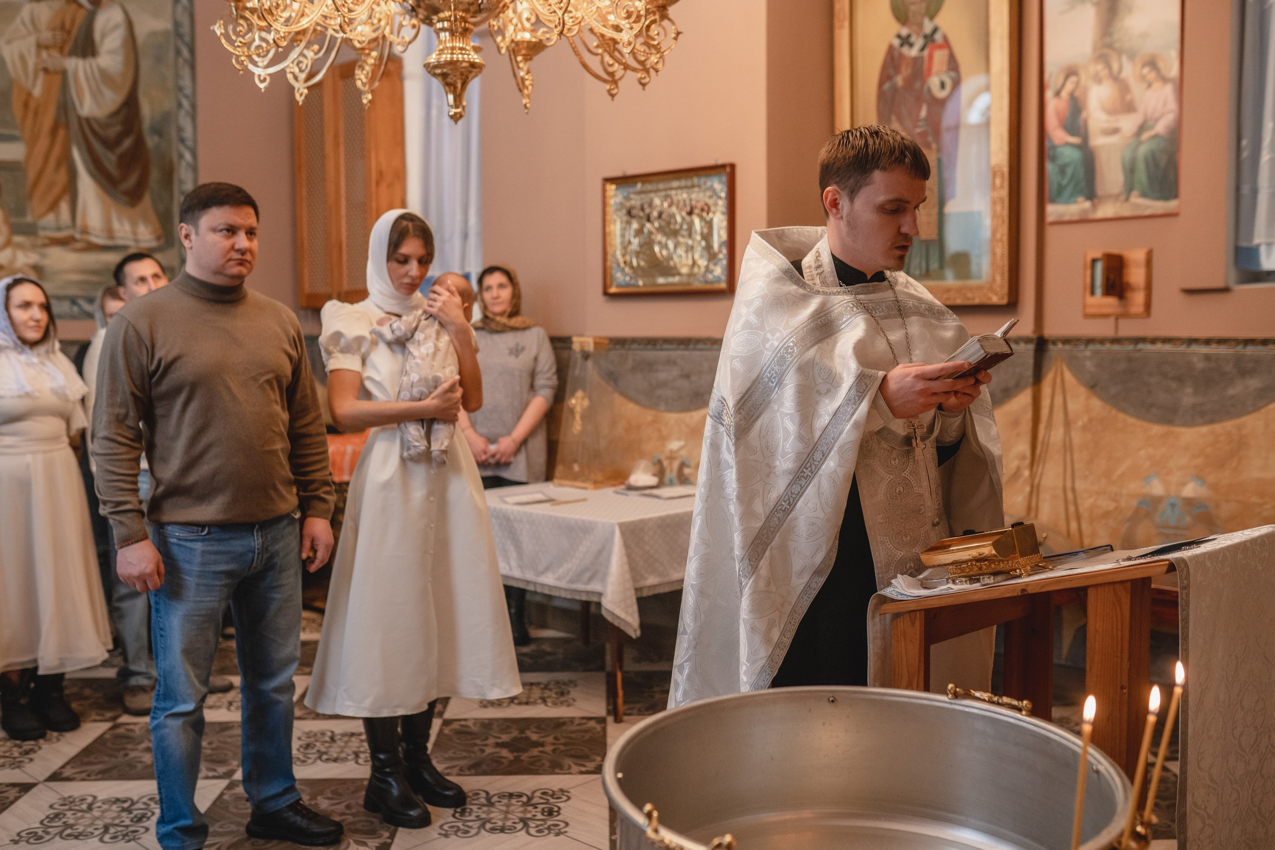 Андрей. Церковь Знамение в Аксиньино. Семейный фотограф в Москве Лилия Лебедева