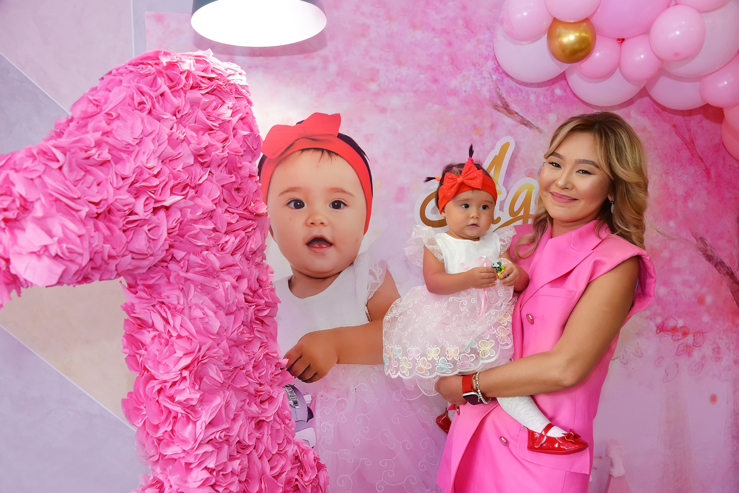 Дети-5 (Адель-1годик). Фотосъёмка. Фотограф Сергей Авдеев-семейный и детский фотограф в Алматы