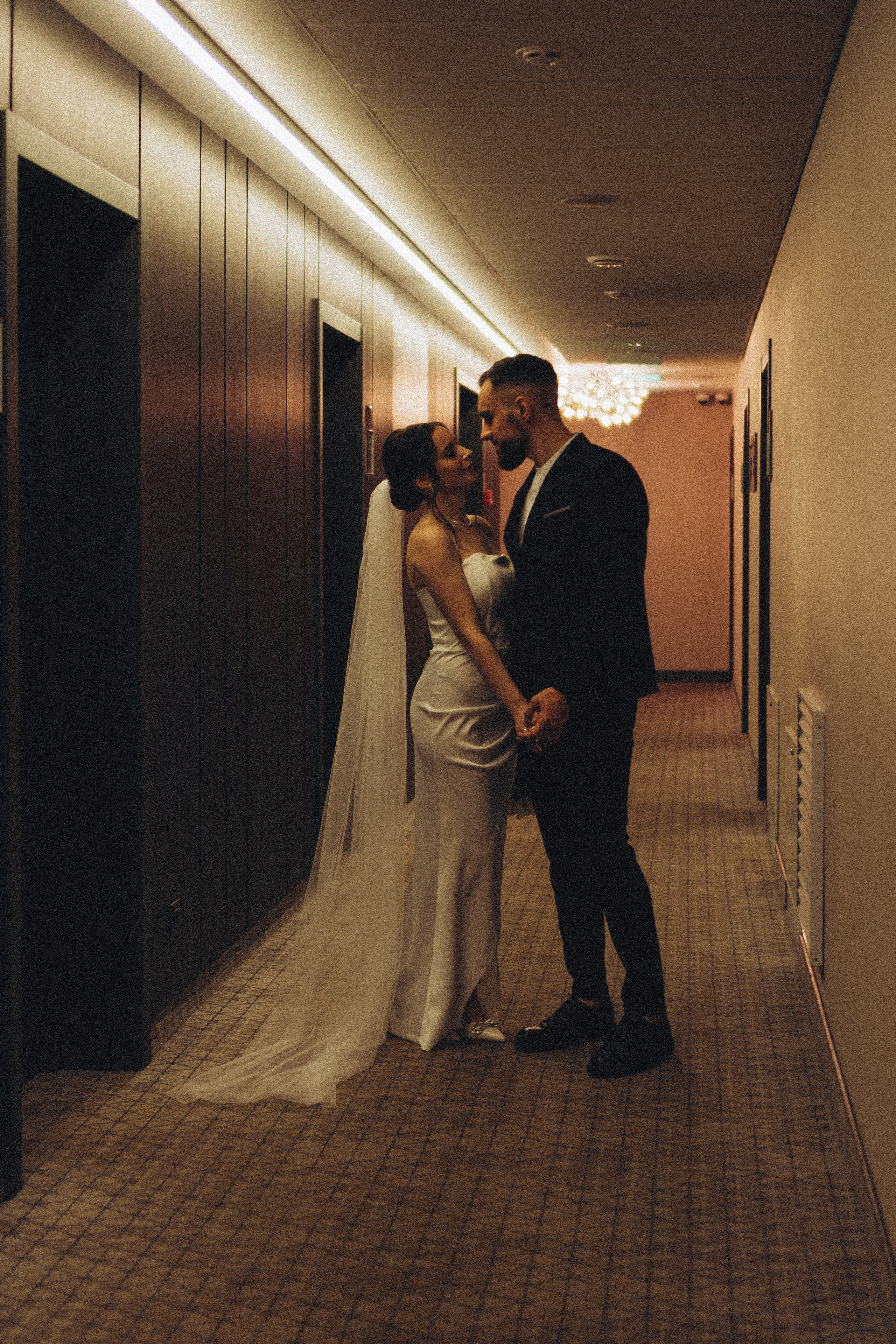 СВАДЕБНАЯ СЬЕМКА СБОРОВ ЖЕНИХА И НЕВЕСТЫ В ОТЕЛЕ И ТАКЖЕ ФОТОСЕССИИЯ В ОТЕЛЕЕ МЕГАПОЛИС БРЯНСК. Профессиональный фотограф, Санкт-Петербург — Виктория Богомолова