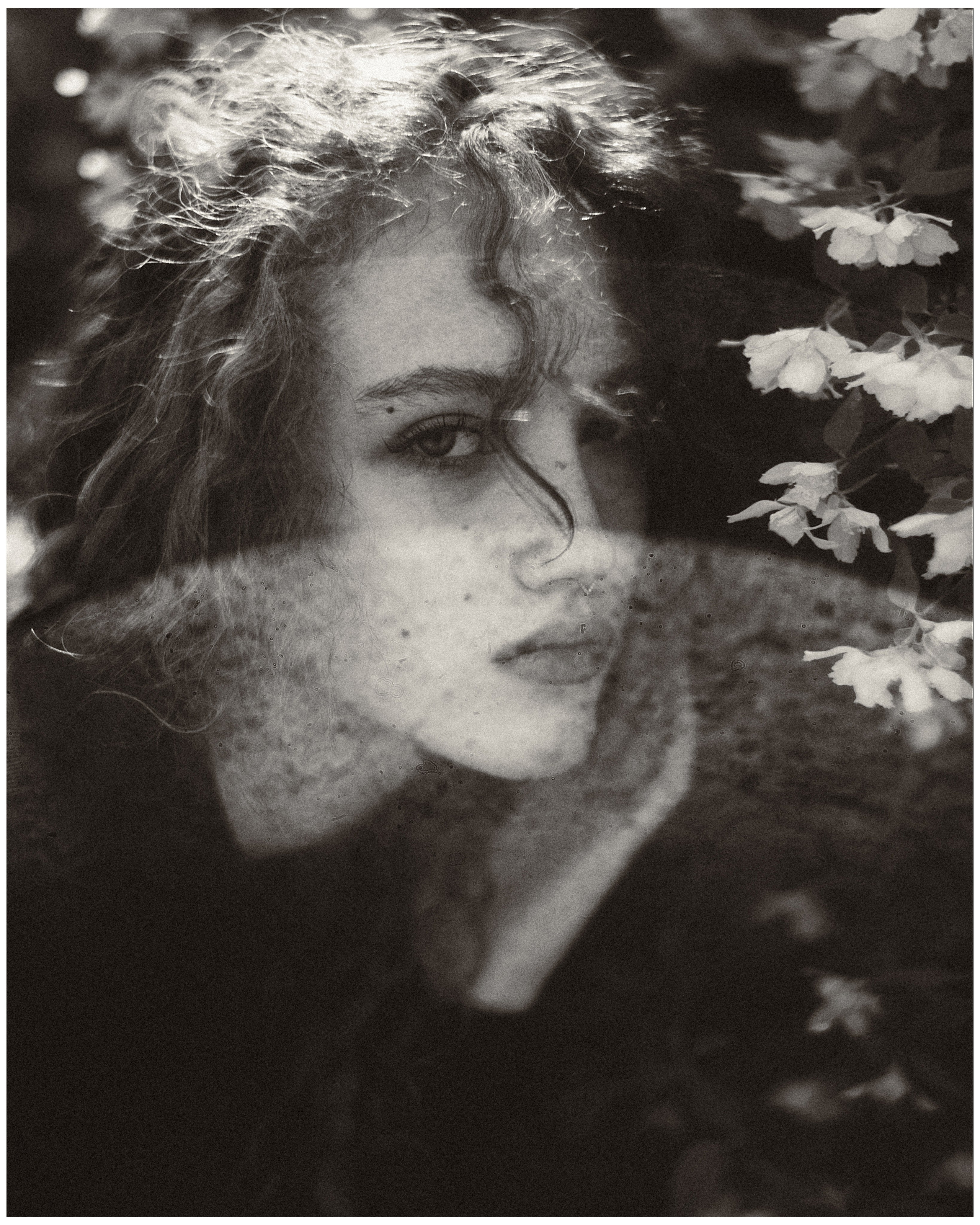 Прогулочная фотосессия в саду в Петербурге