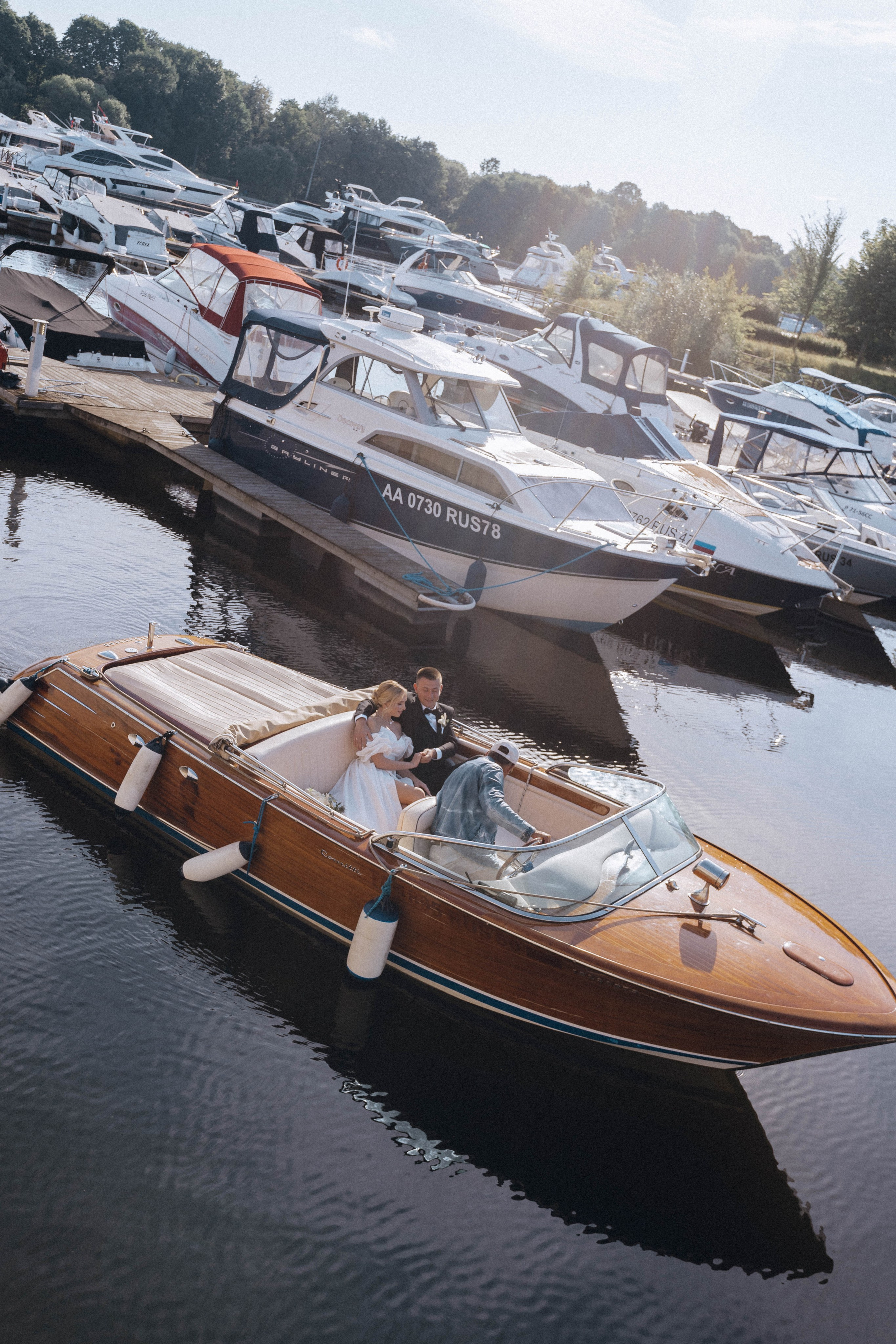 СВАДЕНБНАЯ СЬЕМКА НА КАТЕРЕ ПО КАНАЛАМ САНКТ-ПЕТЕРБУРГА И В АКВАТОРИИ НЕВЫ. Профессиональный фотограф, Санкт-Петербург — Виктория Богомолова