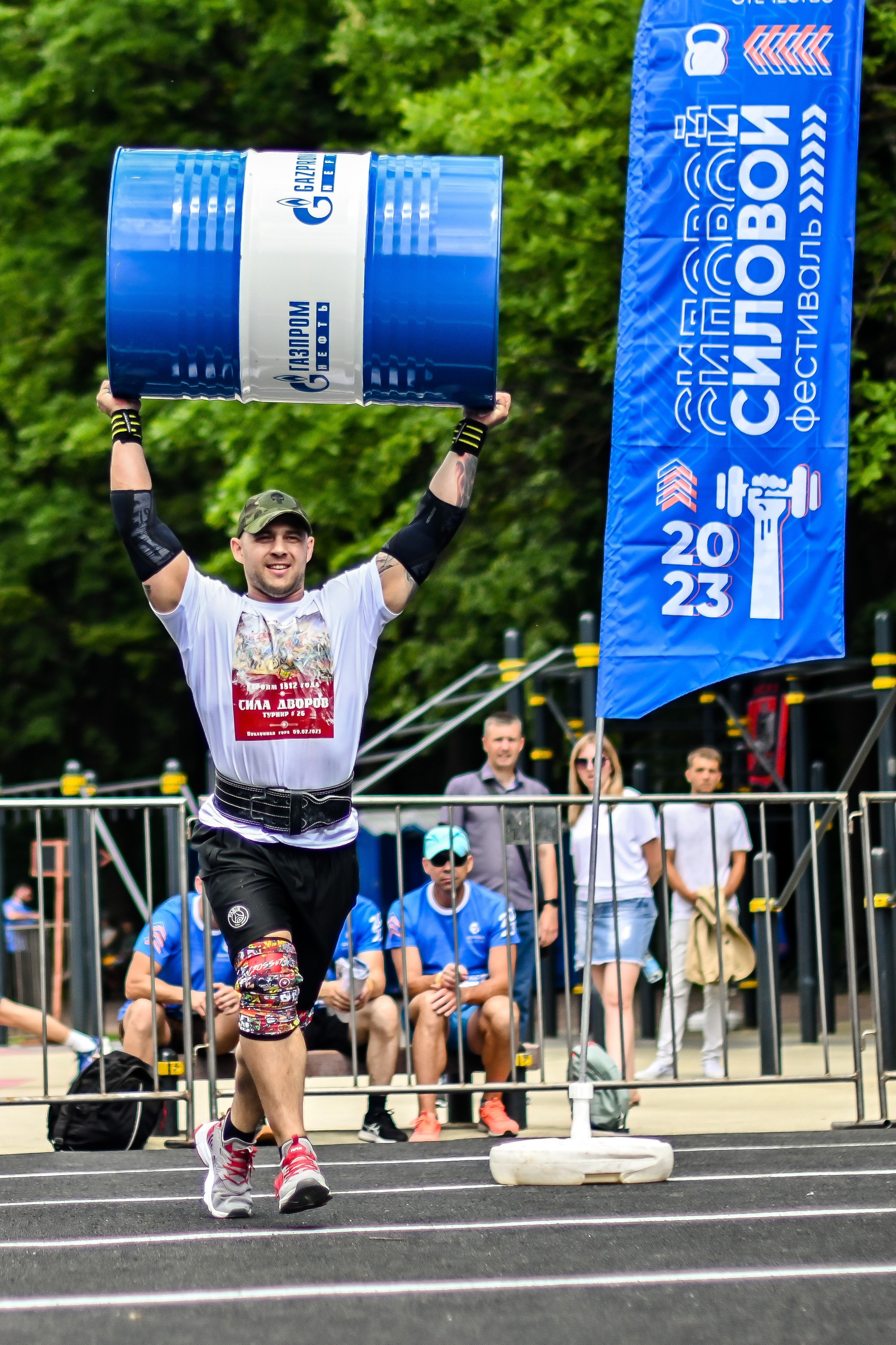 СТРОНГ. Фотограф для бизнесконтента, репортажей и семейного альбома в Москве