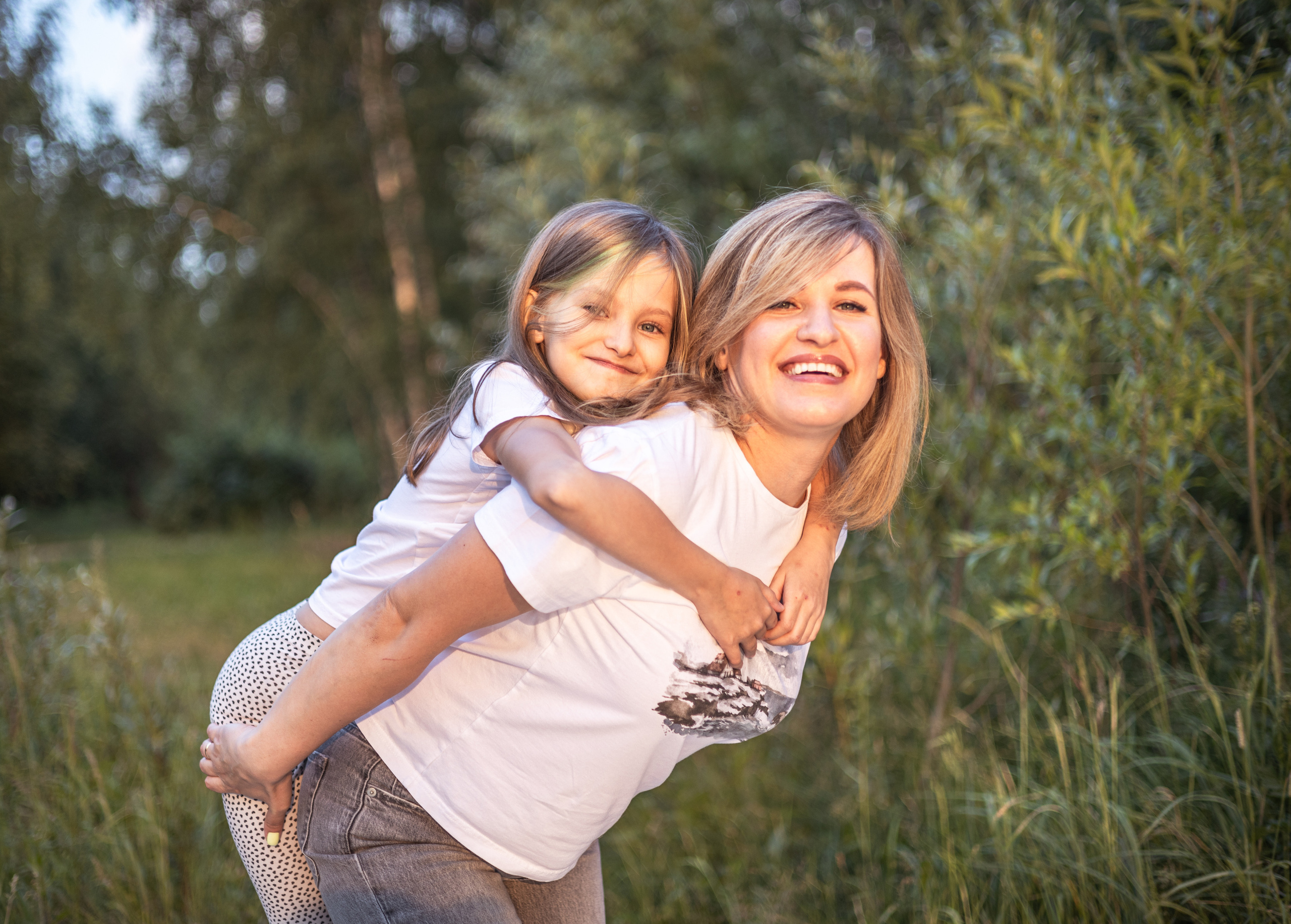 Family photo session on the sunset. Family, portrait, content photo in Costa Rica Evgeniya Besprozvannykh
