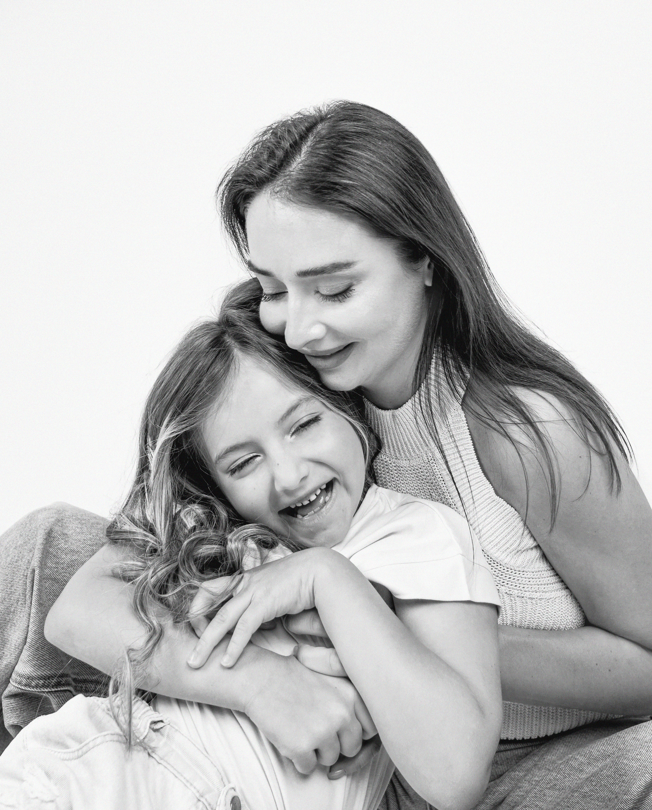 Mum with a dauther, fun and feelings. Family, portrait, content photo in Costa Rica Evgeniya Besprozvannykh