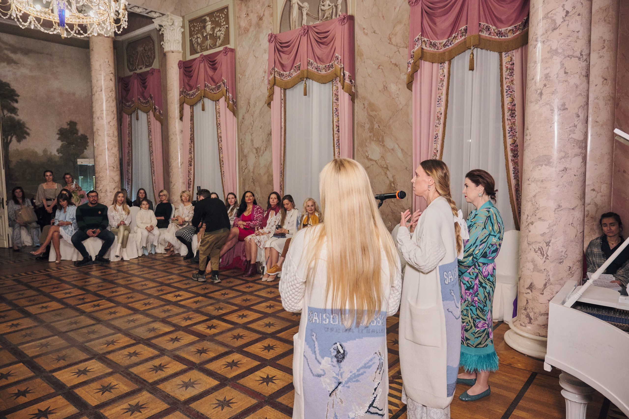 Открытие выставки 13.09.22. Никита Хохловский фото и видео продакшн