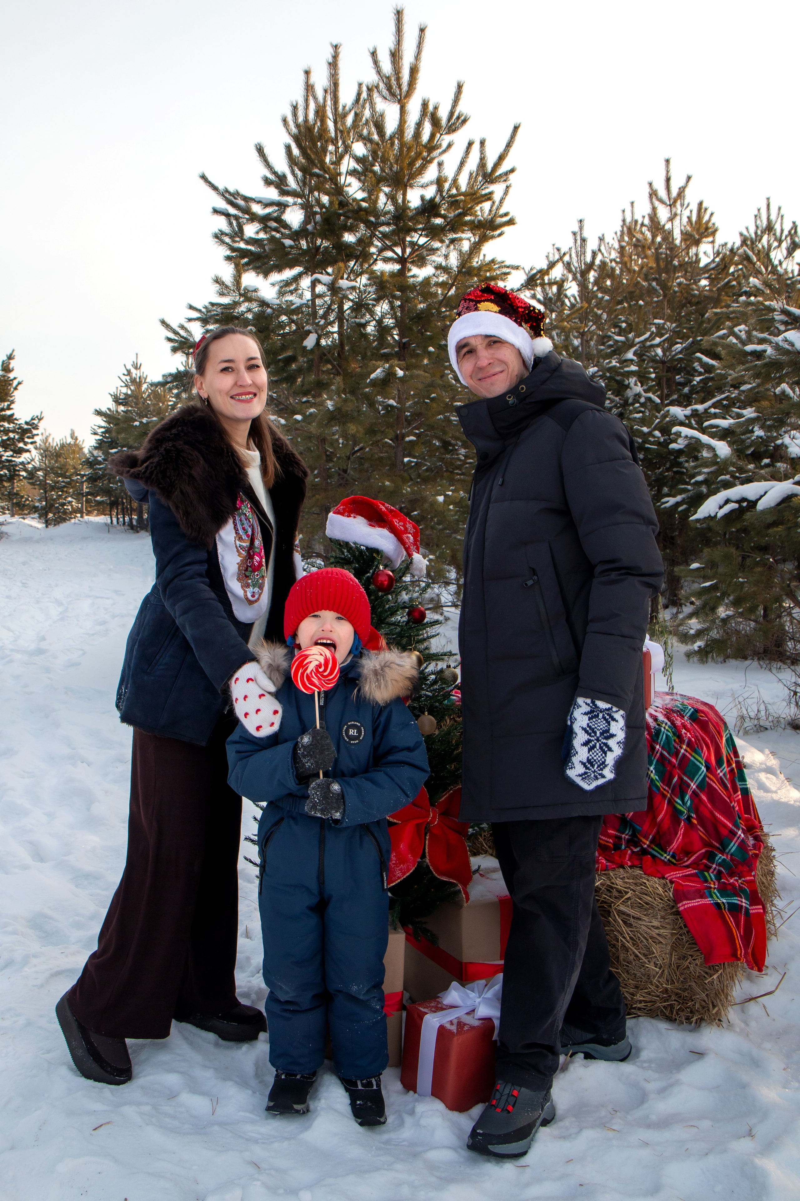 Анастасия с семьей. Участники «Новогоднего фотопроект с лошадью». Фотограф в Шелехове, лучшие выпускные альбомы в Шелехове