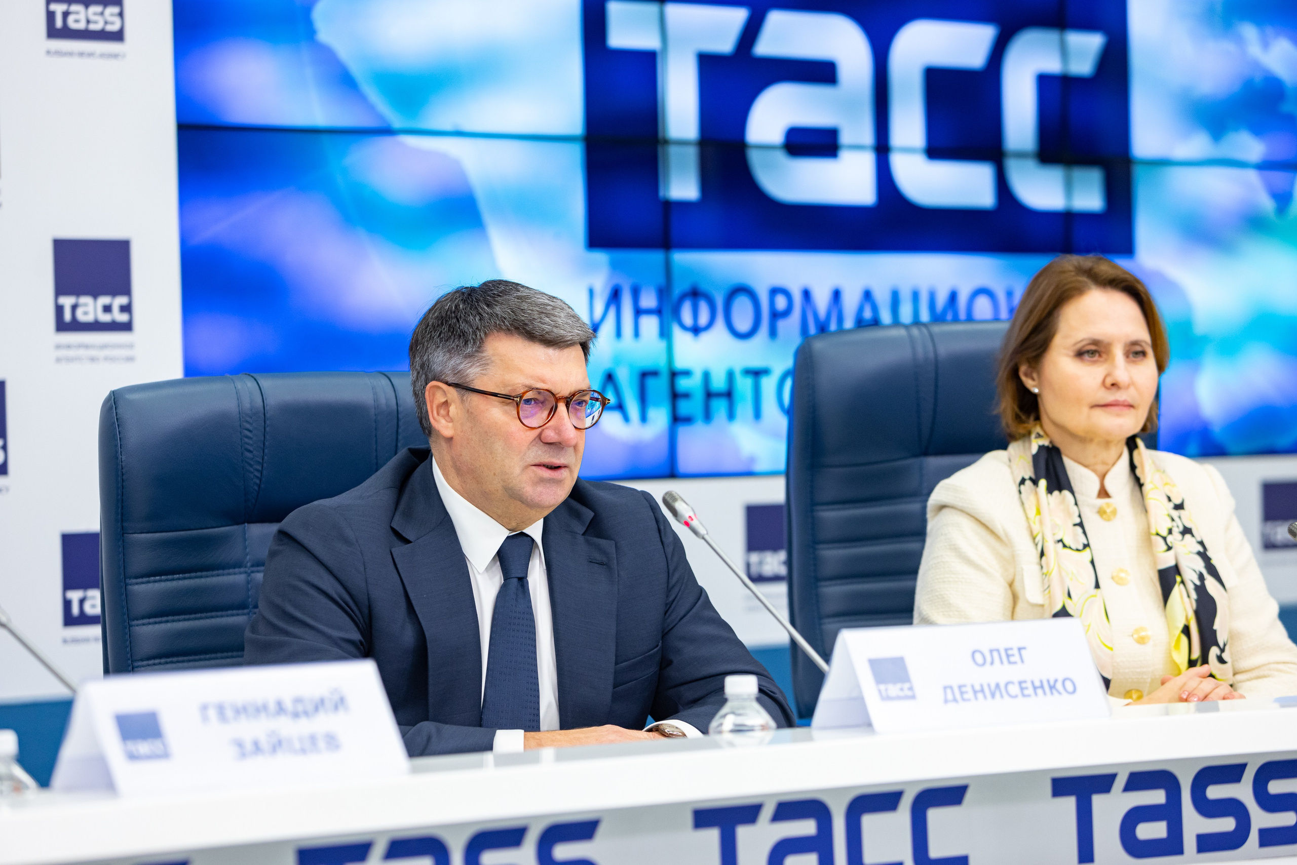 ГРУППА «АЛЬФА». ПЕРВЫЕ ПОЛВЕКА. Пресс-конференция в стенах ТАСС. Фотостудия в Москве LUXARTPHOTO