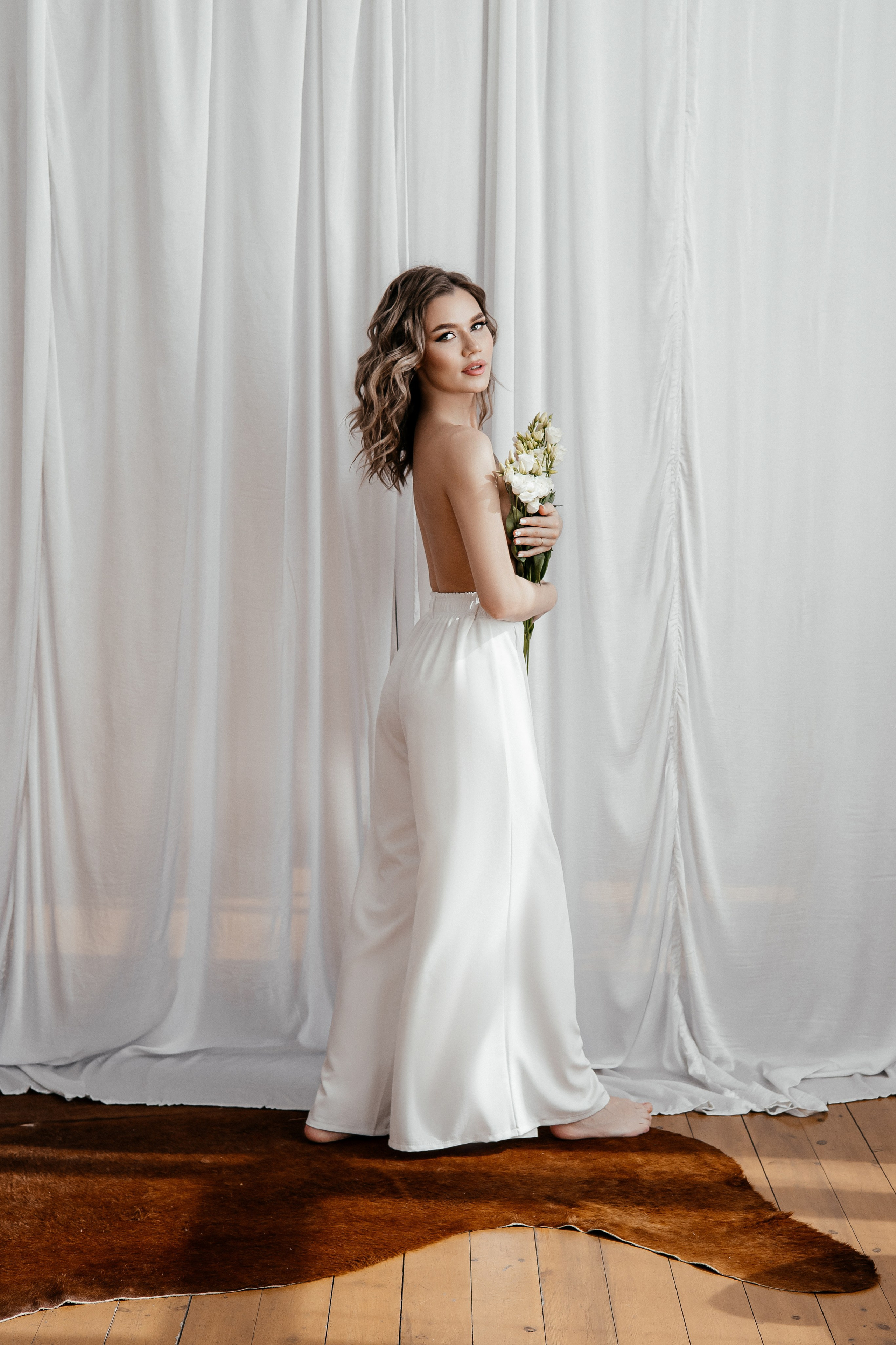 Лиза. белые цветы