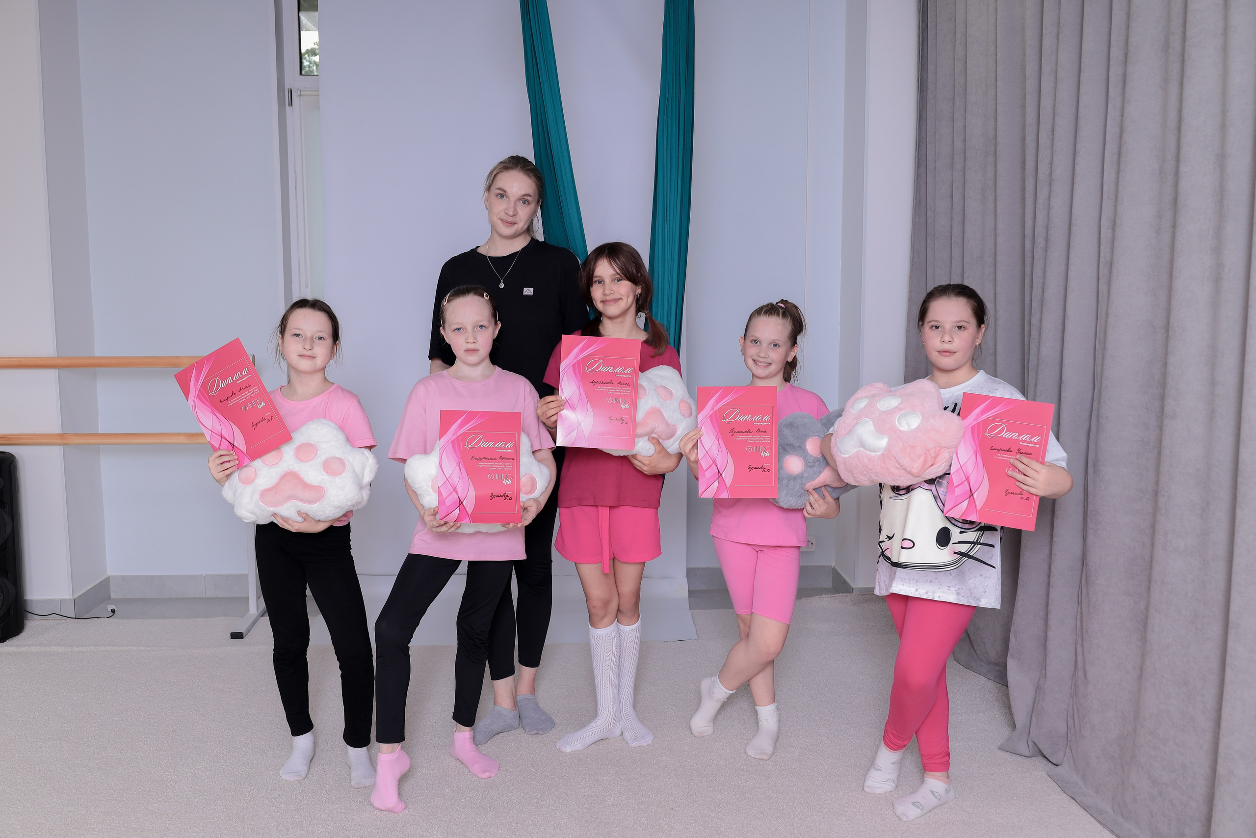 Детская аэройога. Фотограф Надршина Лилия