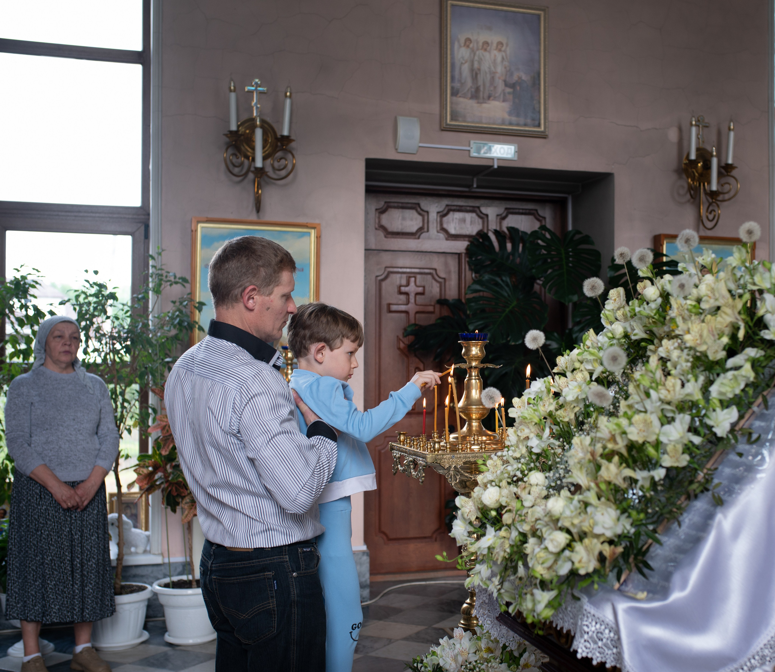 Воскресная служба в Рождественско-Николаевском храме. Фотографы крещения/венчания  Красноярск Татьяна и Вячеслав Переваловы