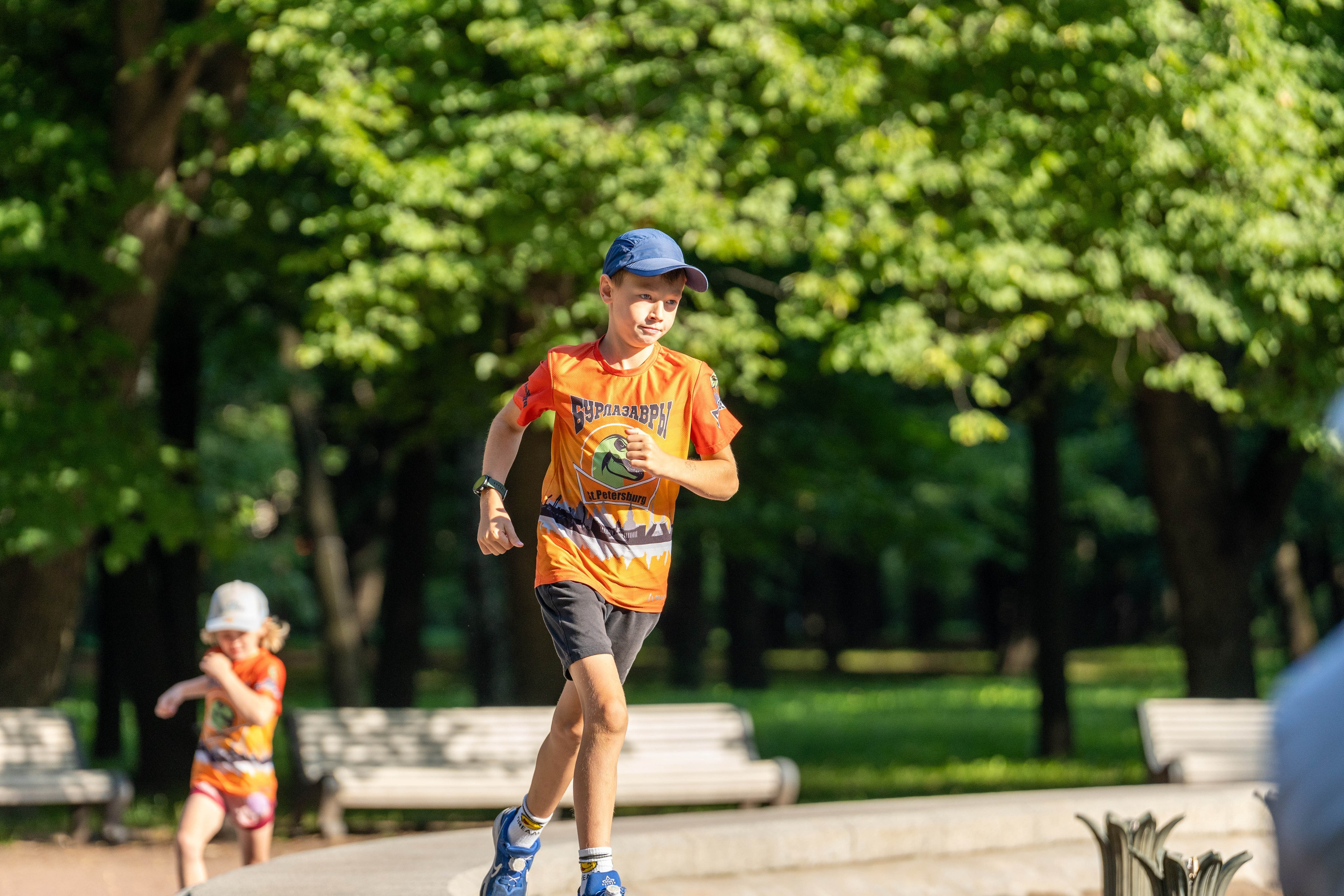 Юный участник забега 5 верст в Московском парке Победы, спортивный фотограф Санкт-Петербург.