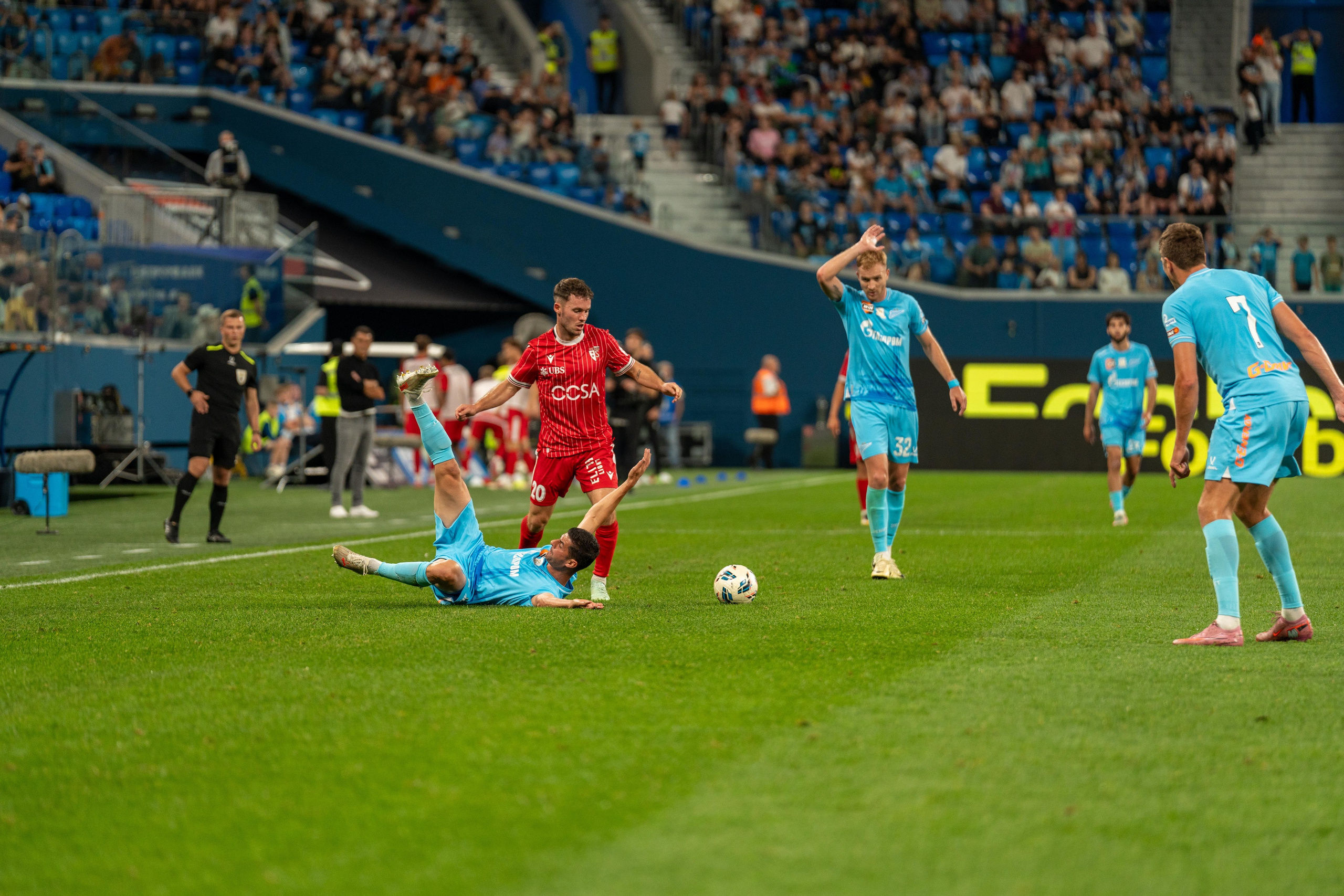 Спортивный фотограф Санкт-Петербург снимает матч «Зенит»—«Сьон»