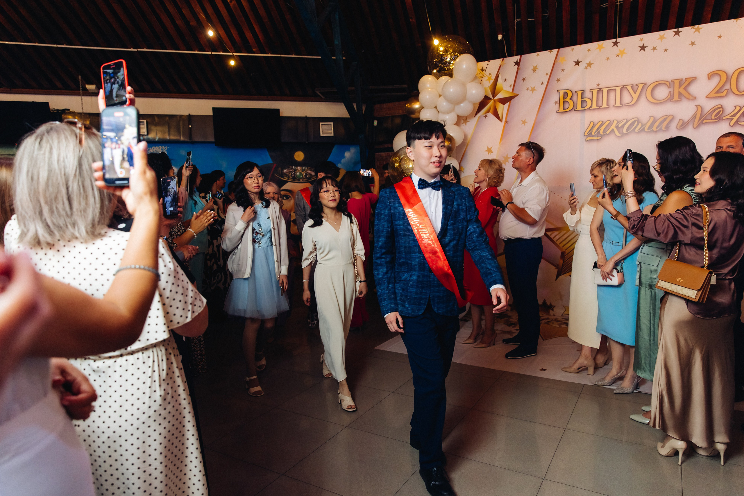 Выпускной вечер. 49 школа. Баран на корове. Свадебный и семейный фотограф в Улан-Удэ