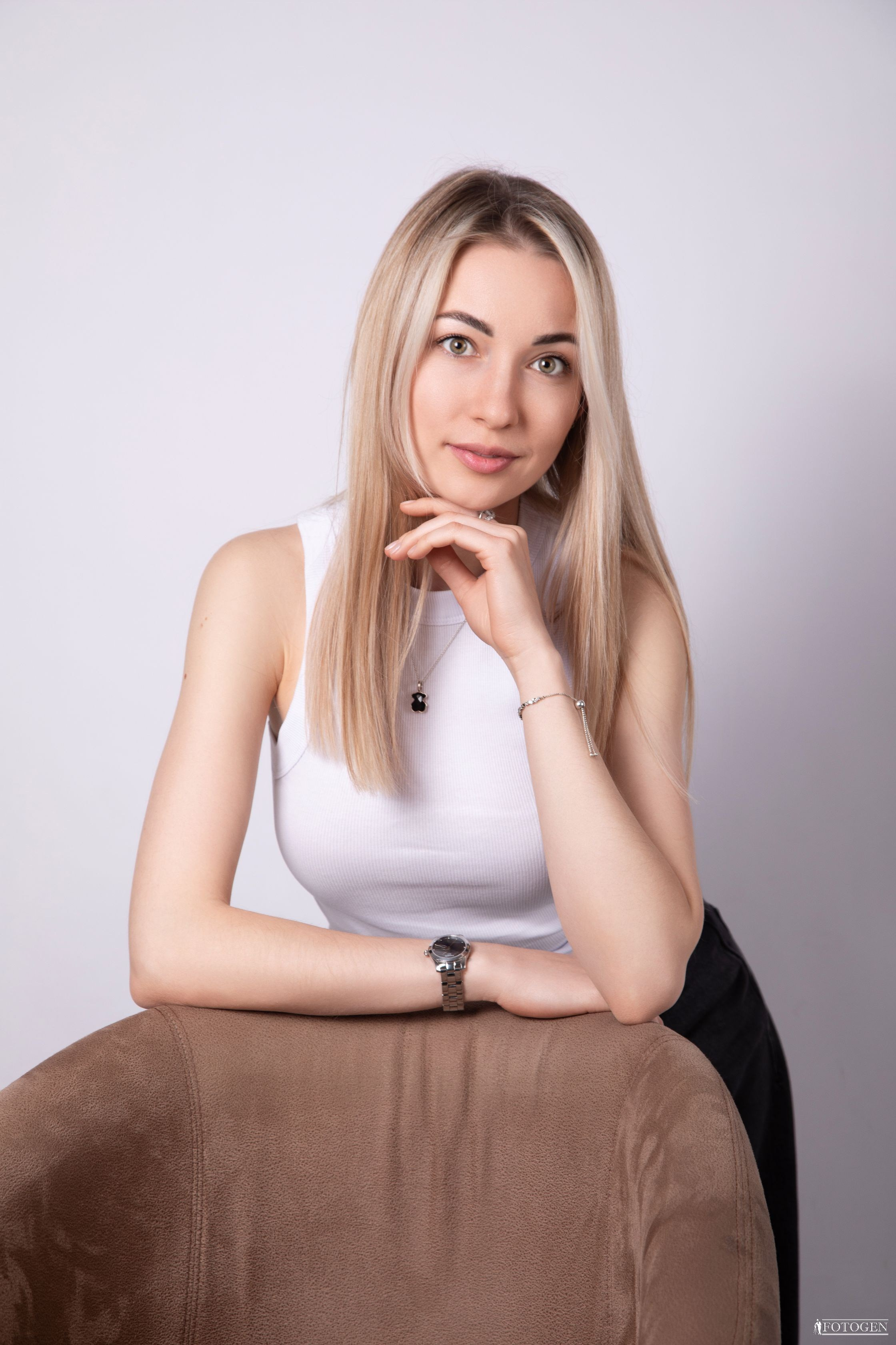 Современная элегантность: Стильные фотосессии в Fotogen. Интерьерная фотостудия FOTOGEN г. Краснодар