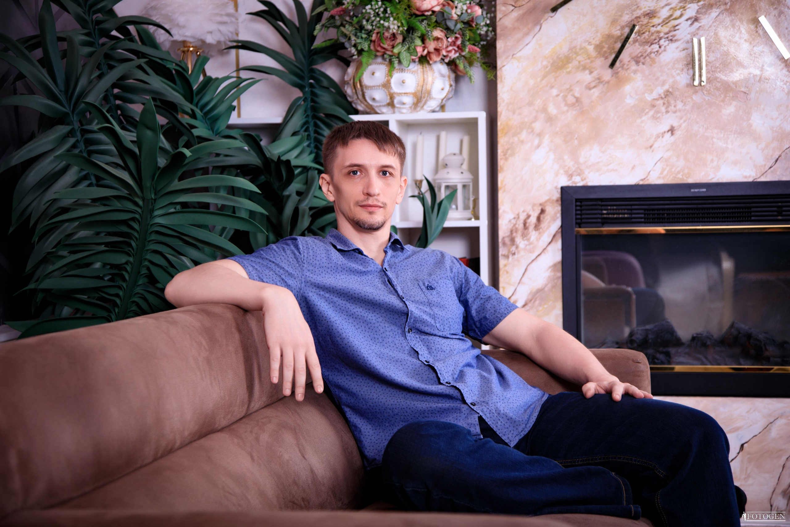 Профессиональная мужская фотосессия в Fotogen: Ваша история в кадре. Интерьерная фотостудия FOTOGEN г. Краснодар