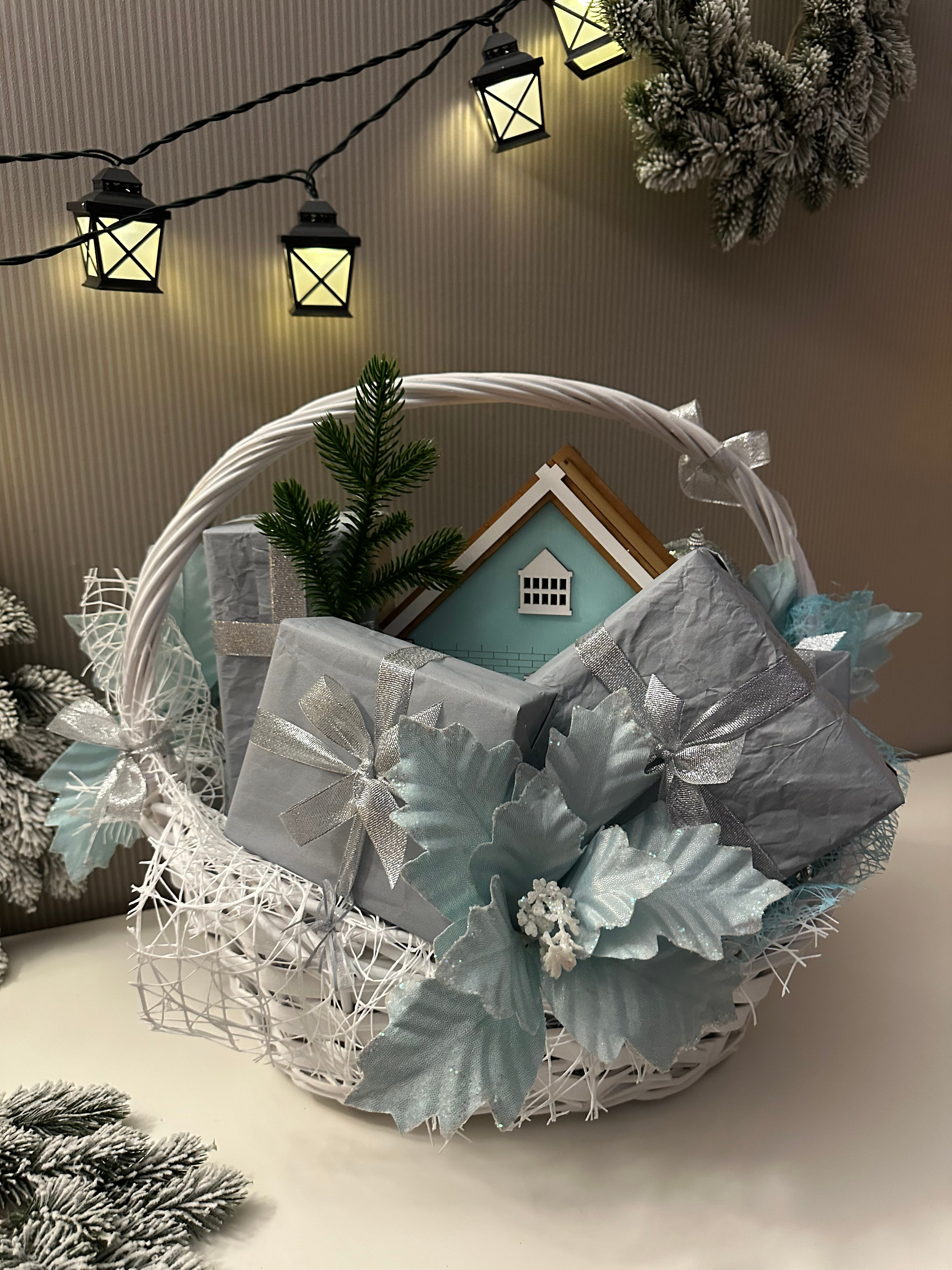 Новогодняя корзина. Студия подарочных наборов «Владия»