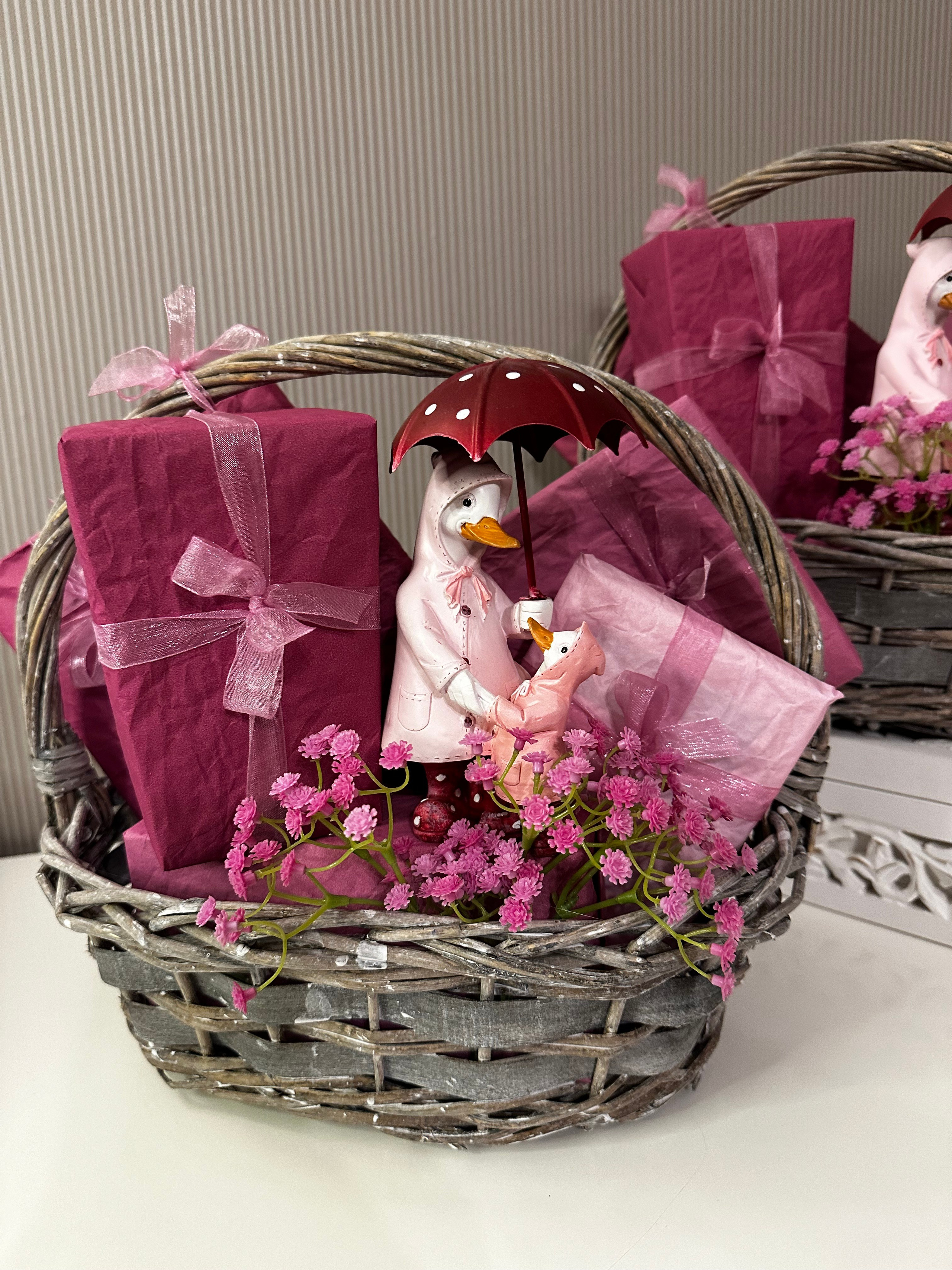 Женская корзинка. Студия подарочных наборов «Владия»