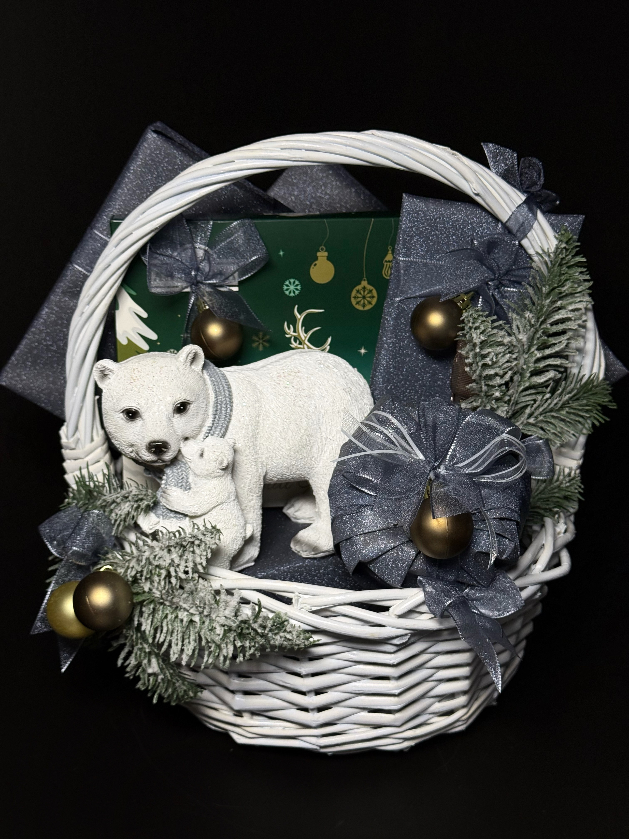 Новогодняя корзина. Студия подарочных наборов «Владия»