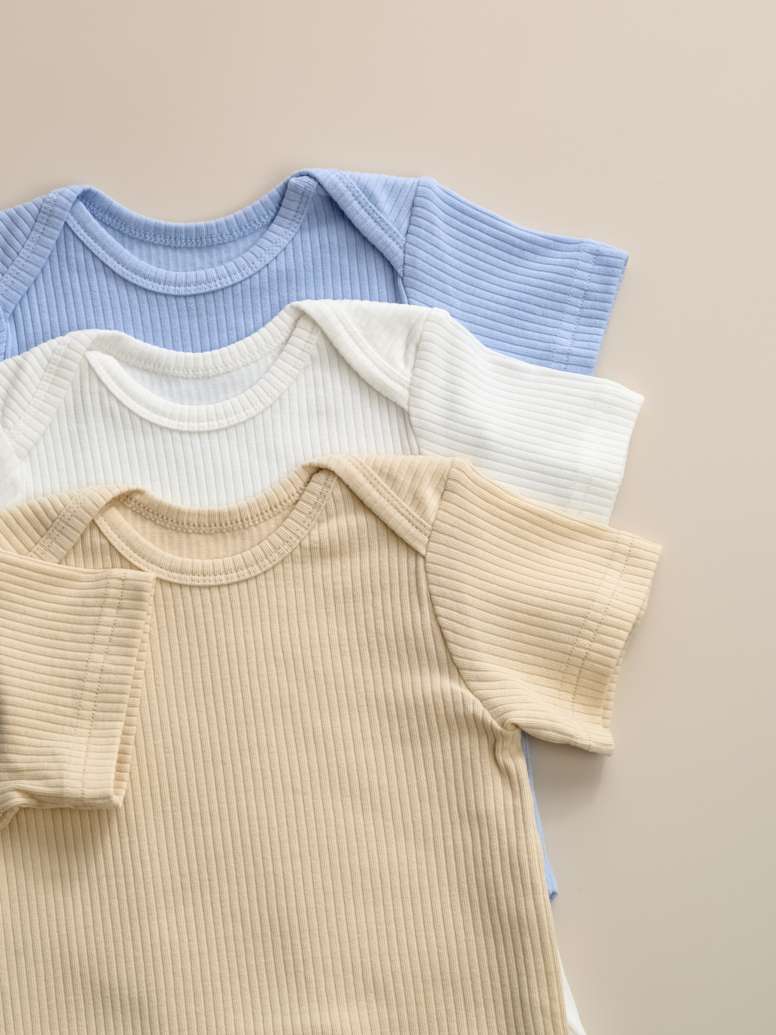 Одежда для детей. Предметный фотограф, инфографика и видео в Санкт-Петербурге