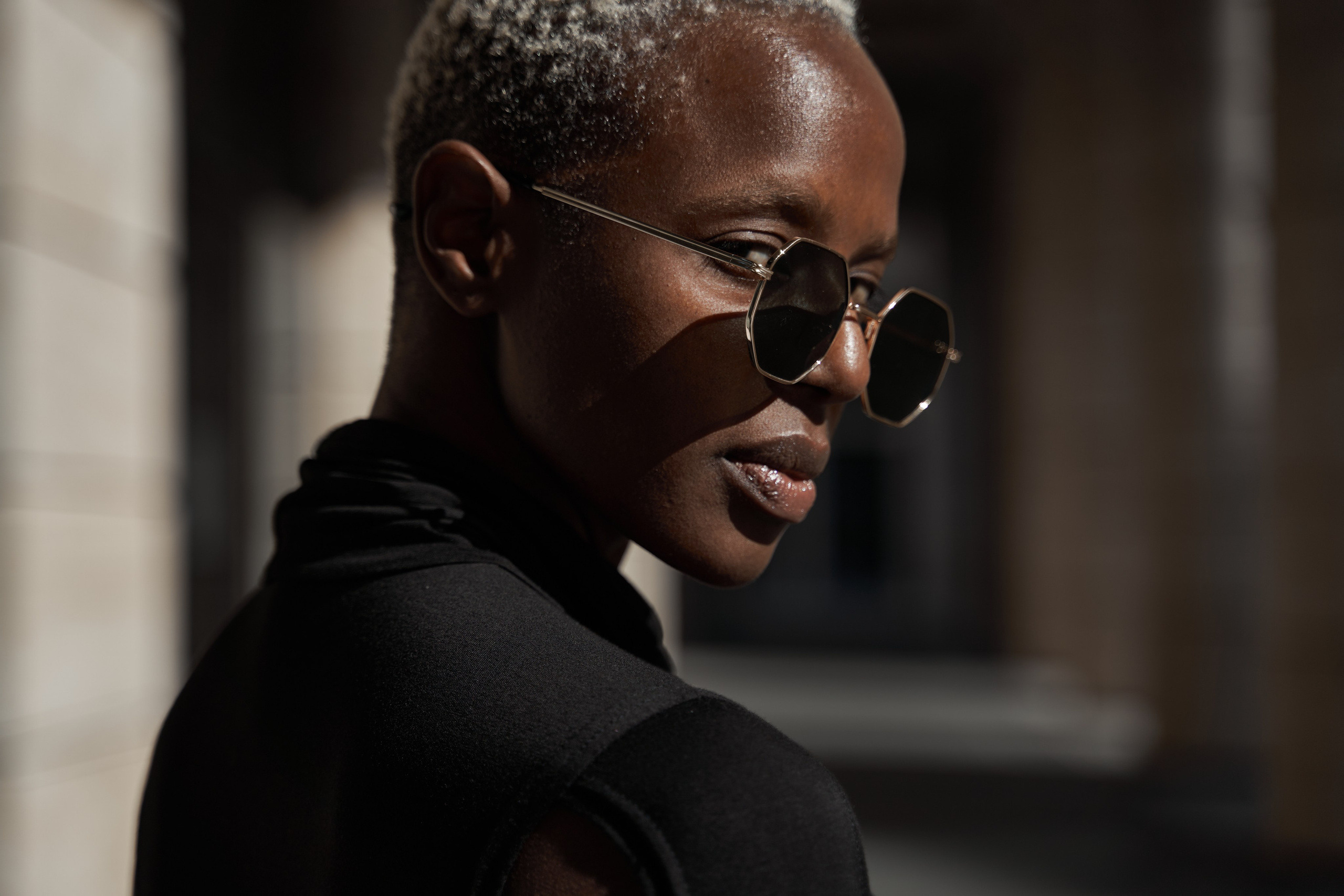 Красивая негритянка у Ратуши