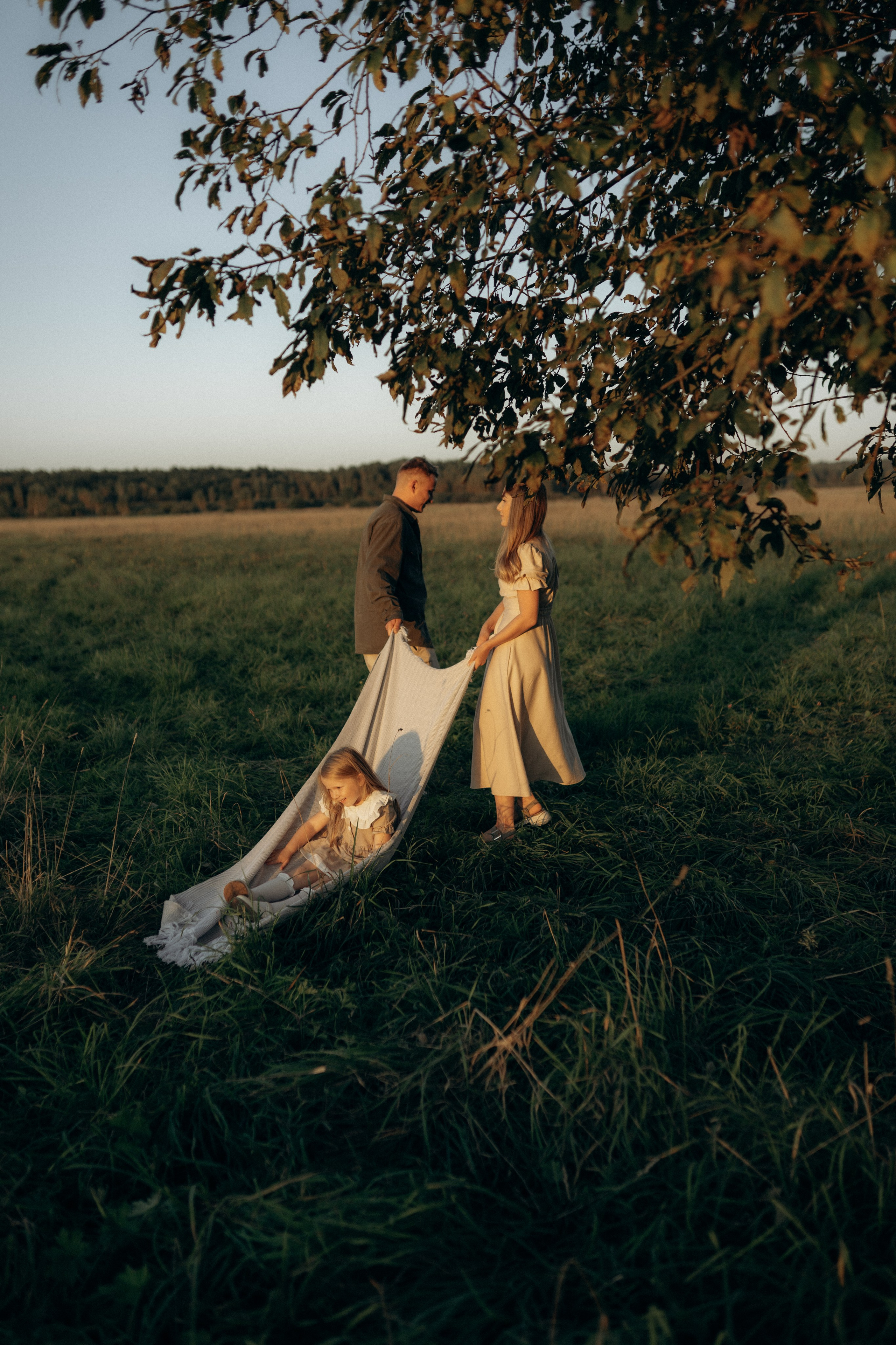 Летний вечер в поле. Семейный lifestyle фотограф в Москве Рената Рафикова