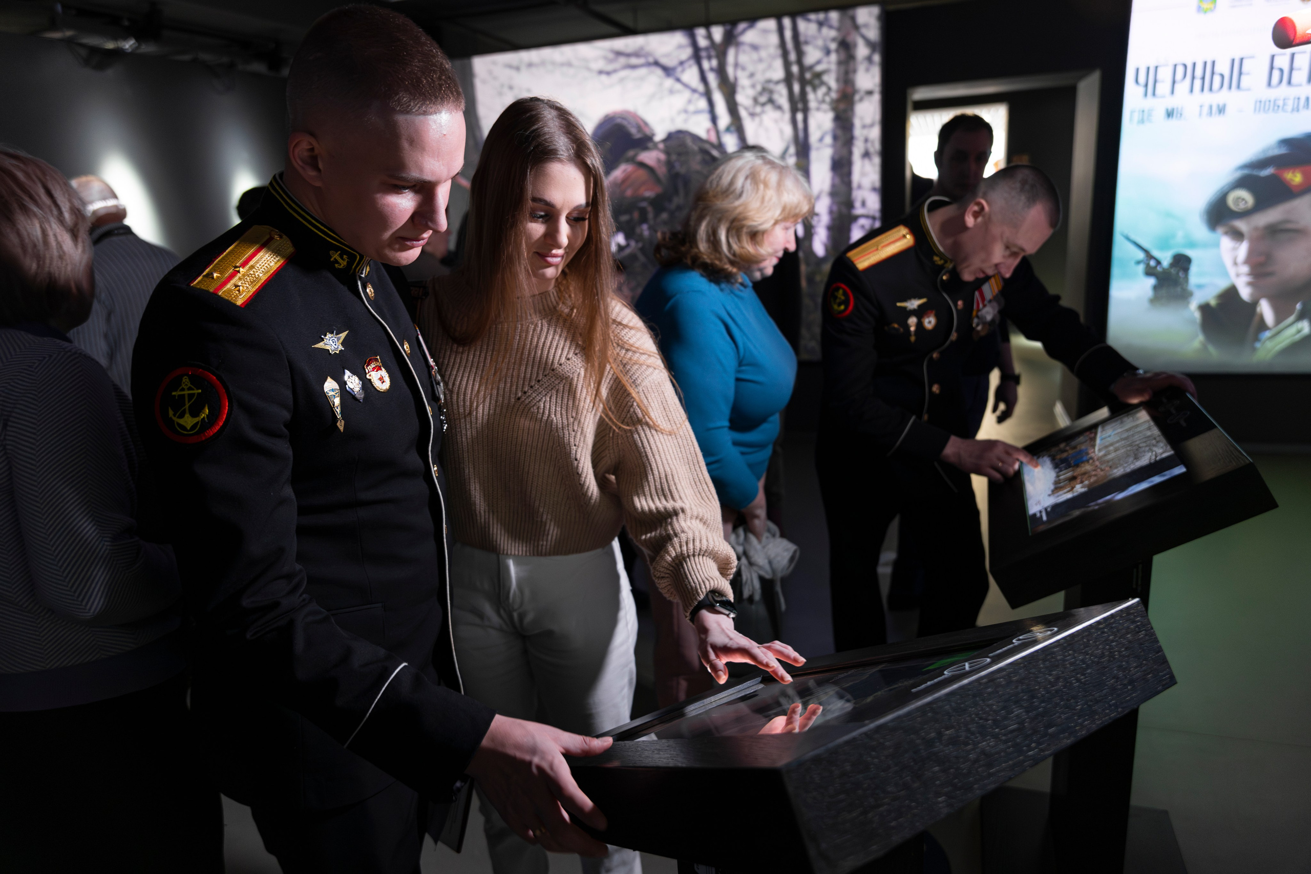 Выставка «Чёрные береты. Где мы, там — победа!». Олег Катакинов| Репортажный фотограф в городе у моря (Владивосток)