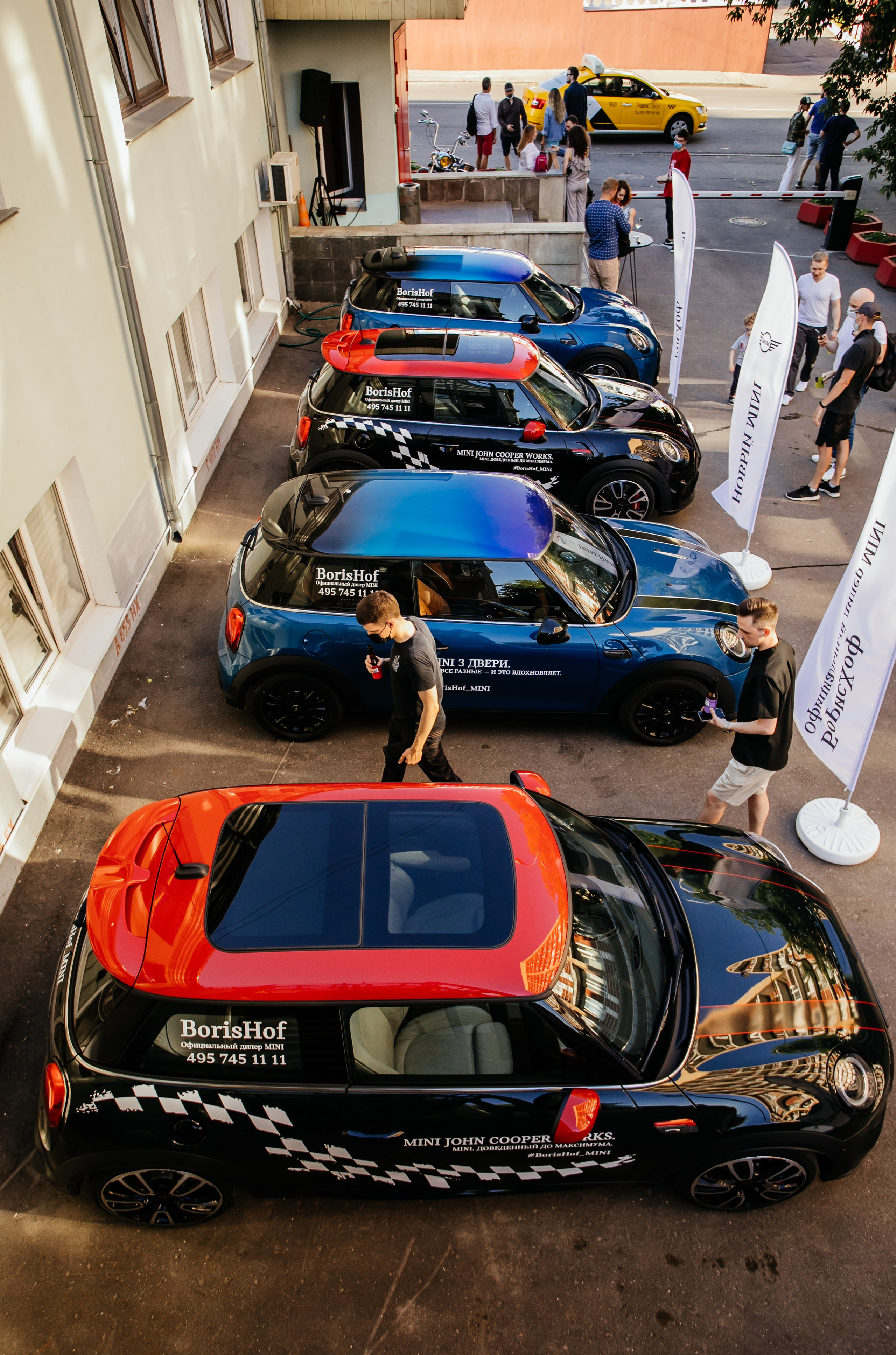 New MINI Cooper в Гоголь Центре. Репортажный, event, концертный и backstage фотограф из Москвы Виталий Кривцов